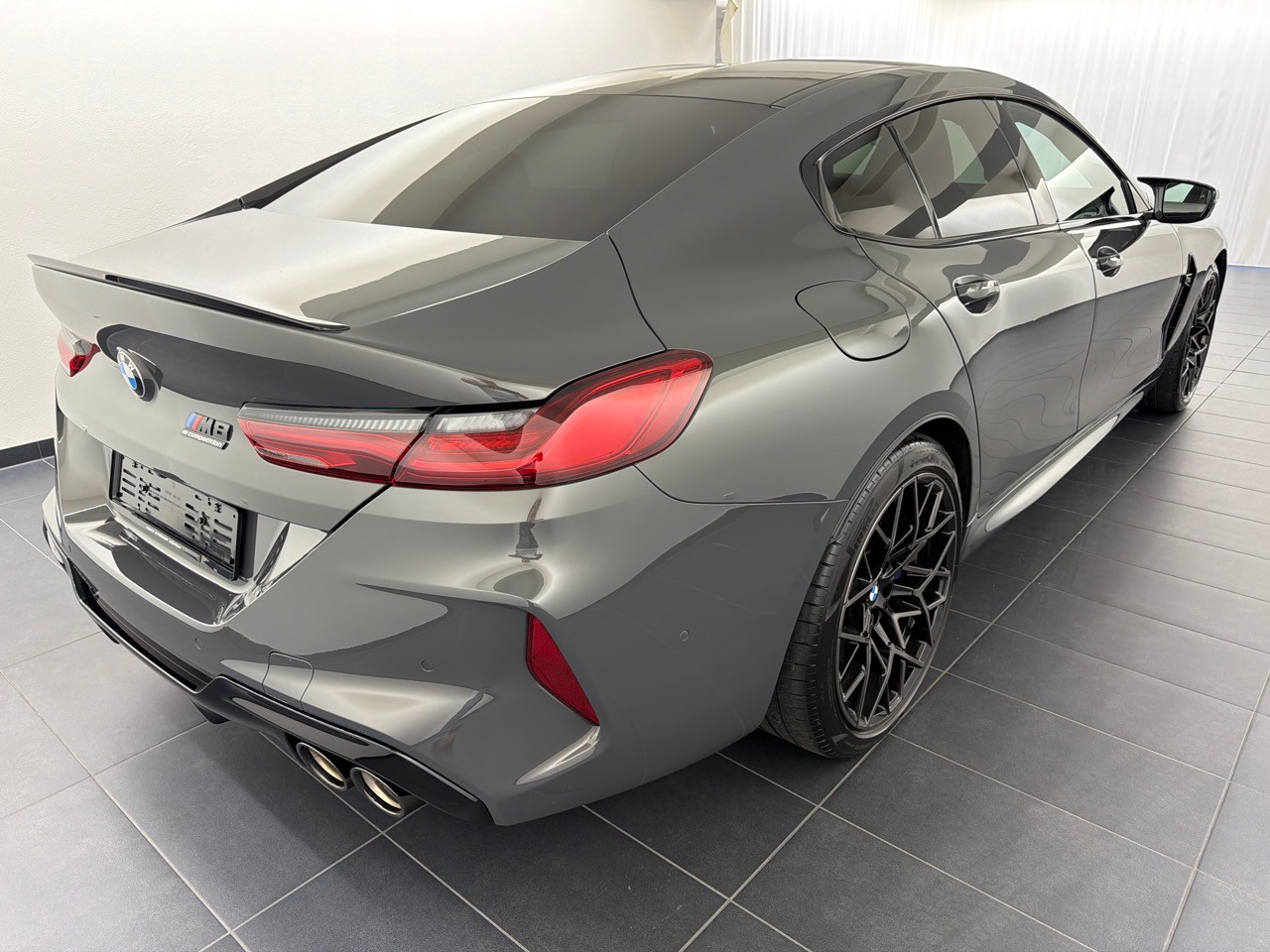BMW M8 xDrive M Competition-showroom-element-2