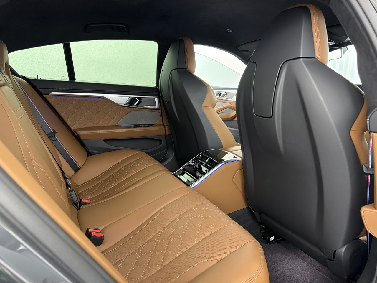 BMW M8 xDrive M Competition-image-7