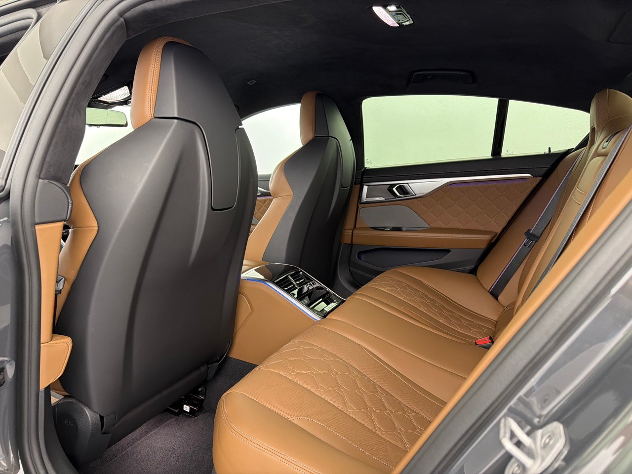 BMW M8 xDrive M Competition-image-5