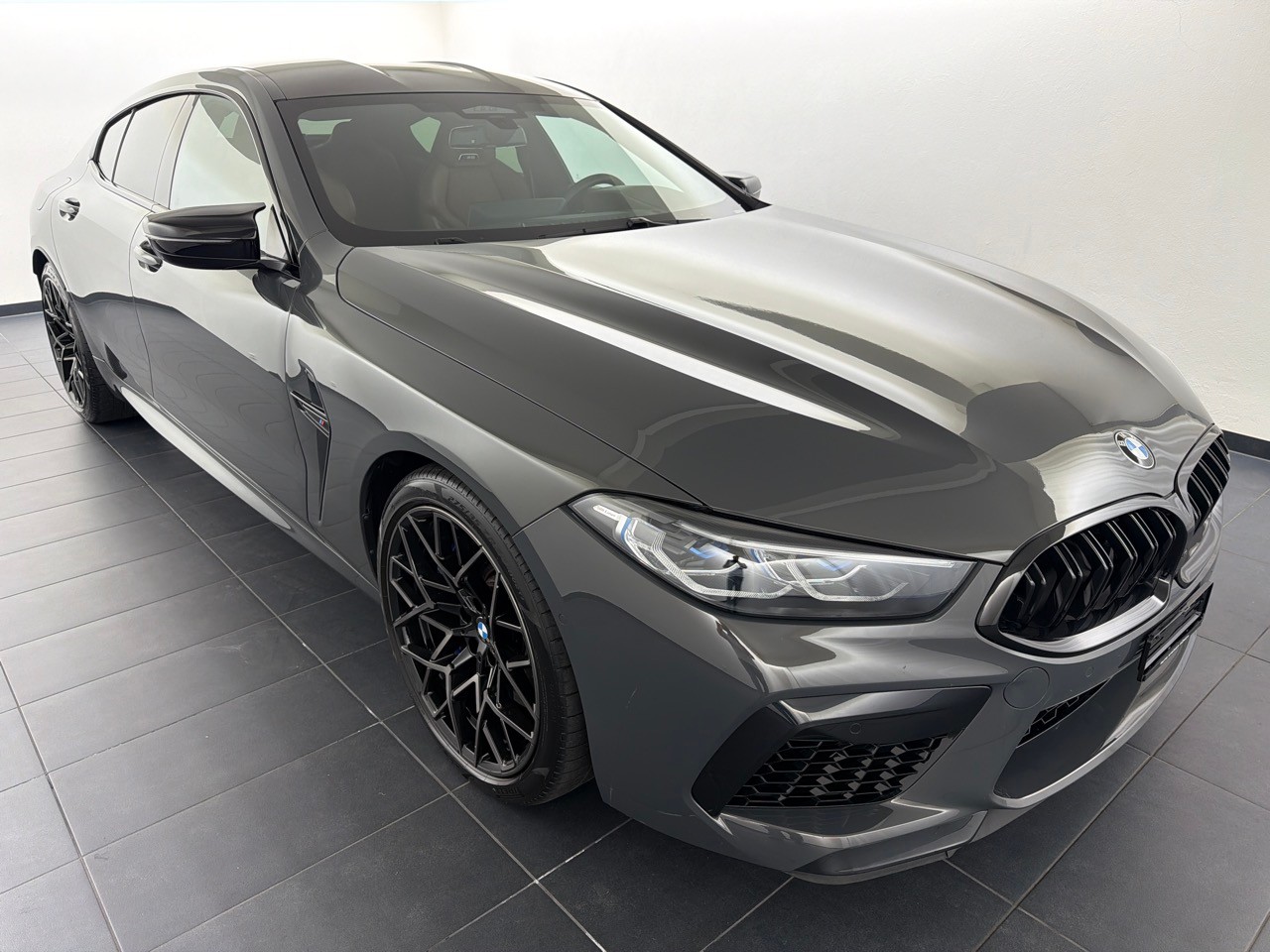 BMW M8 xDrive M Competition-showroom-element-3