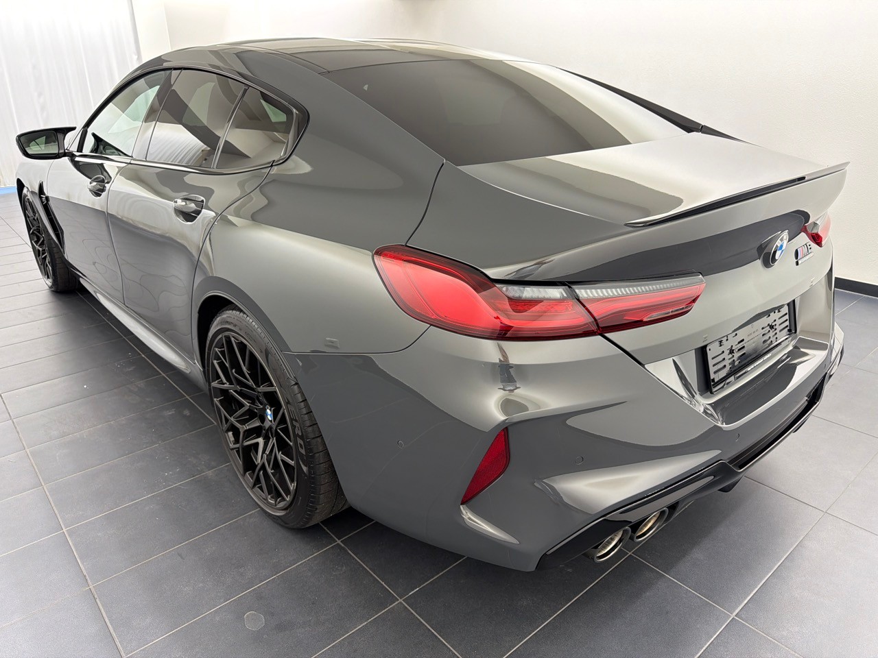 BMW M8 xDrive M Competition-showroom-element-1