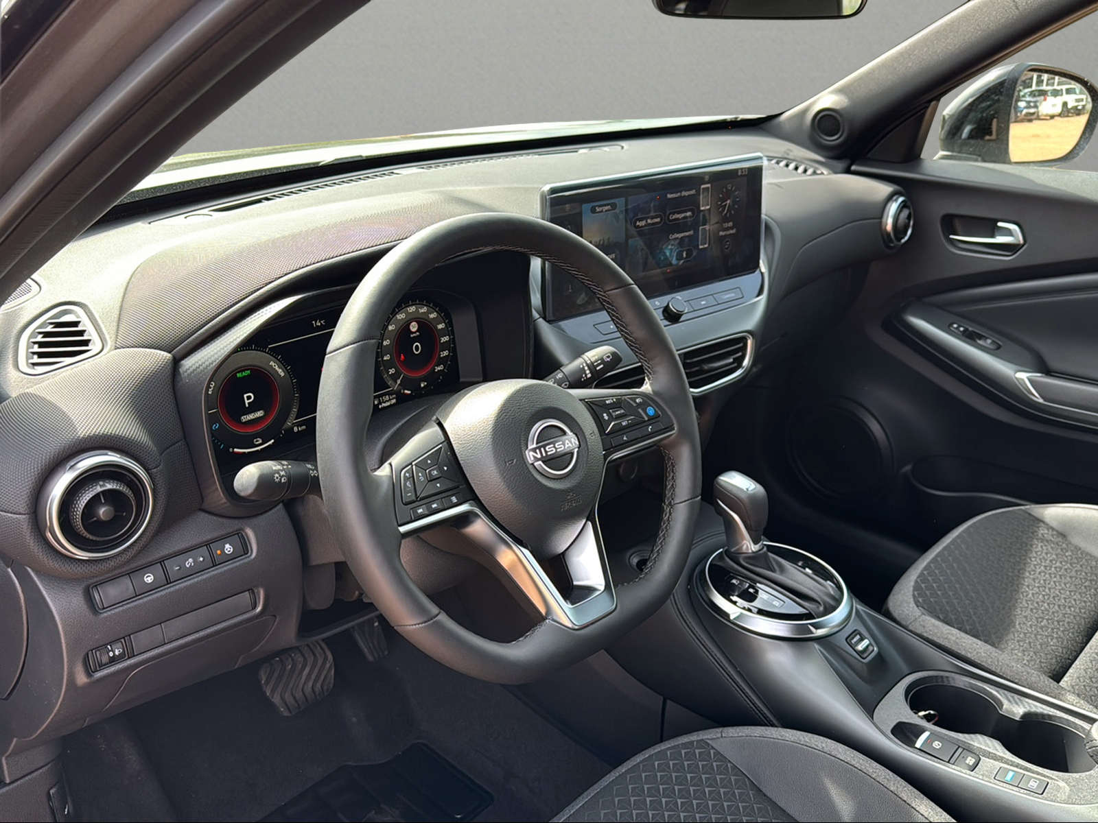 NISSAN Juke 1.6 FHEV N-Connecta-image-4