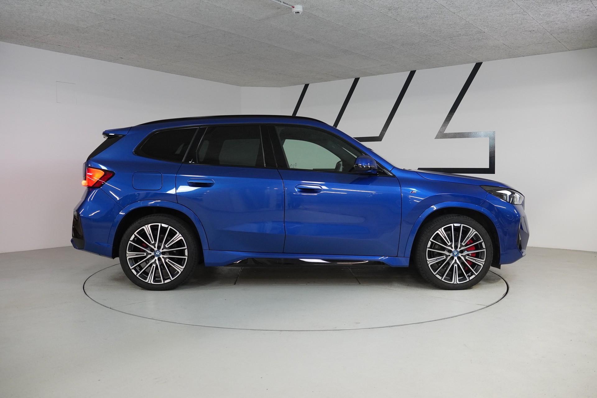 BMW iX1 xDrive 30 M Sport Pro-image-8