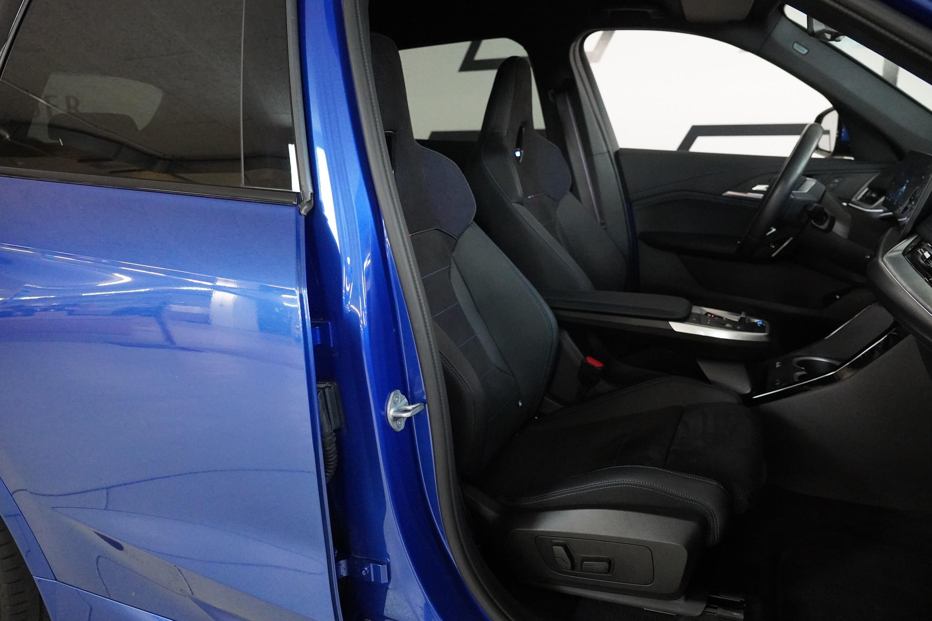 BMW iX1 xDrive 30 M Sport Pro-image-15