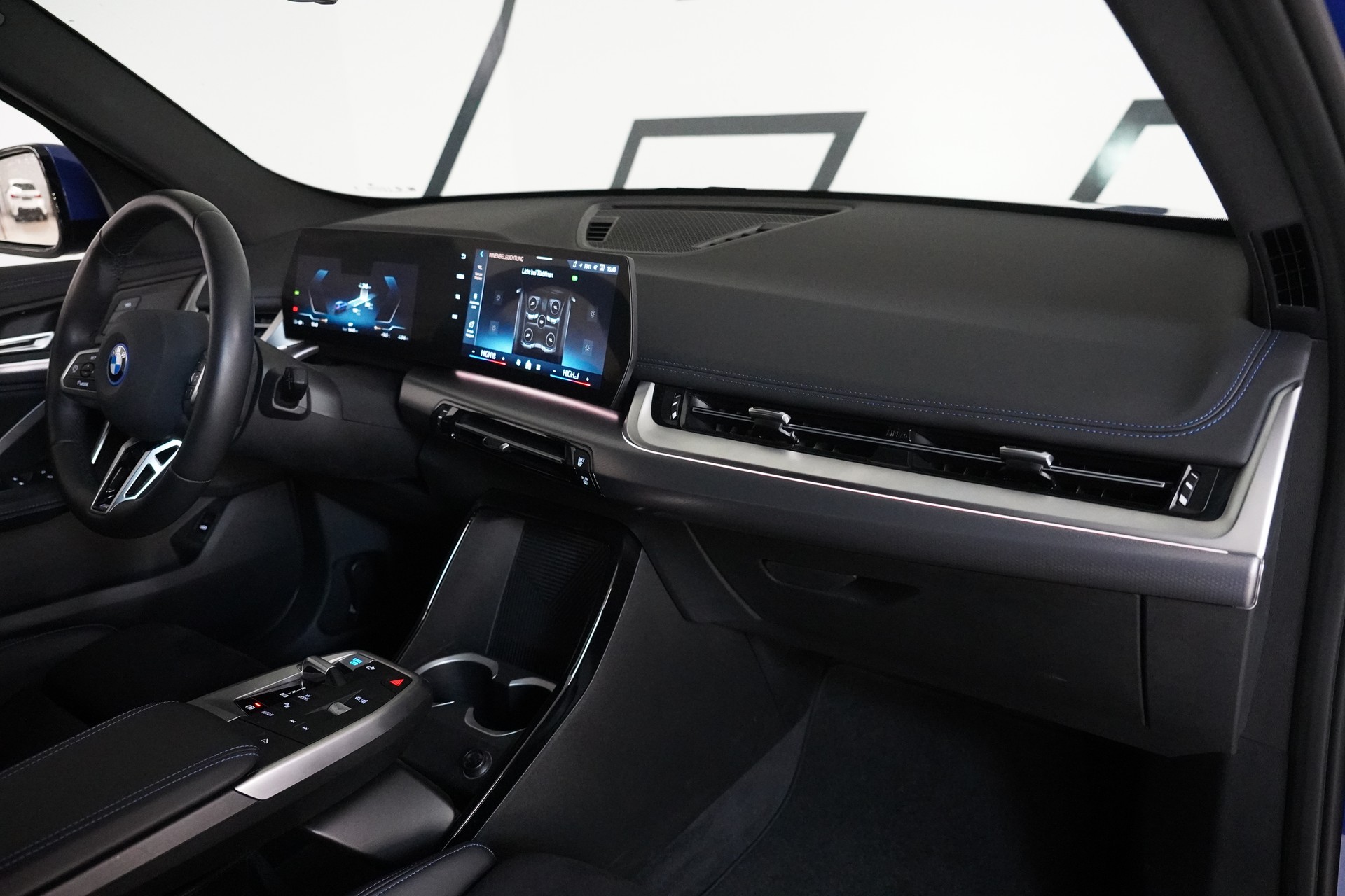 BMW iX1 xDrive 30 M Sport Pro-image-17