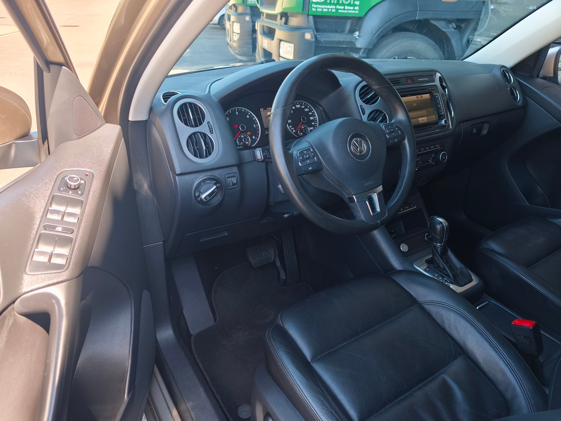VW Tiguan 2.0 TDI BlueMotion Sport&Style 4Motion DSG-image-10