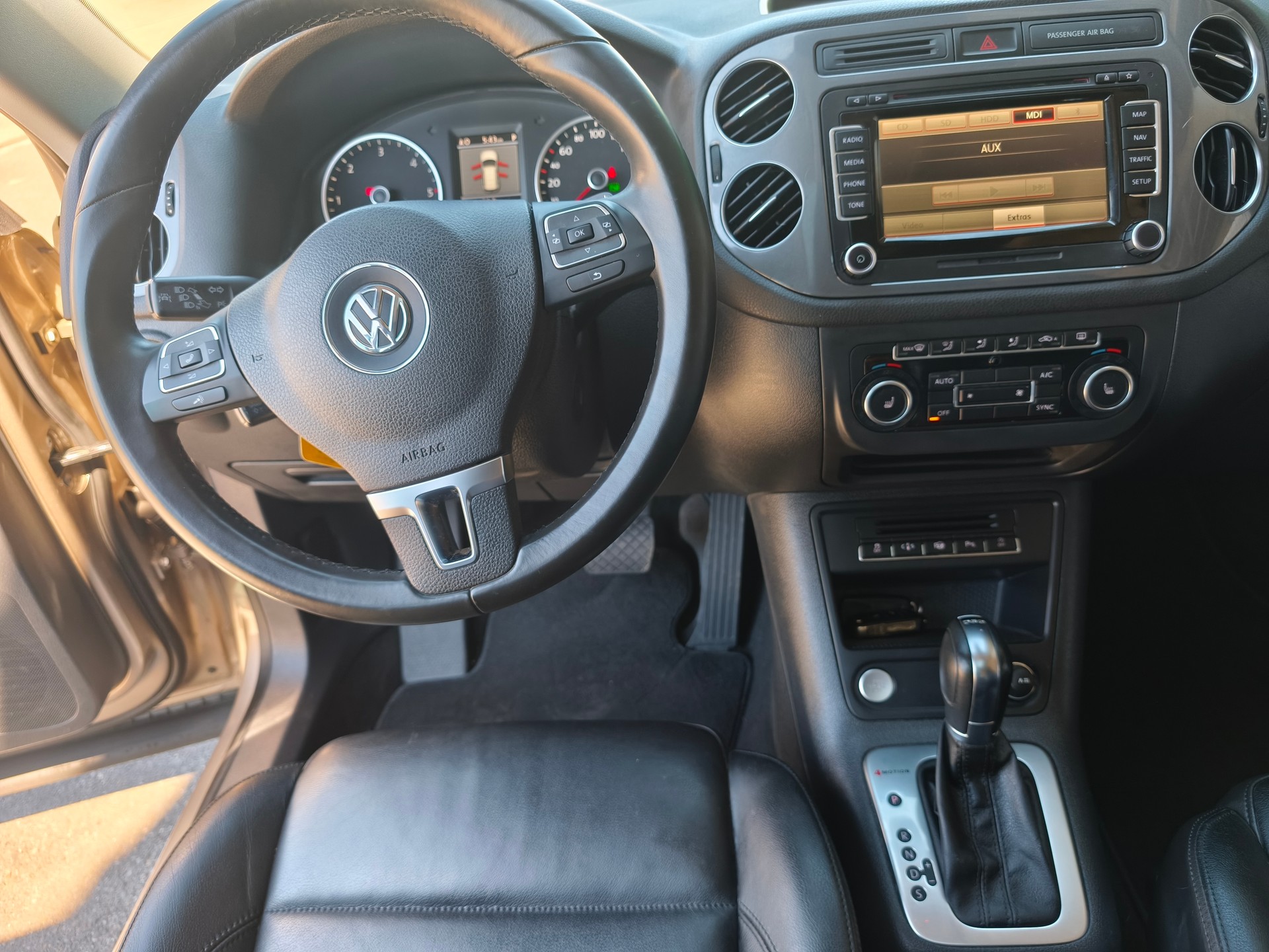 VW Tiguan 2.0 TDI BlueMotion Sport&Style 4Motion DSG-image-9