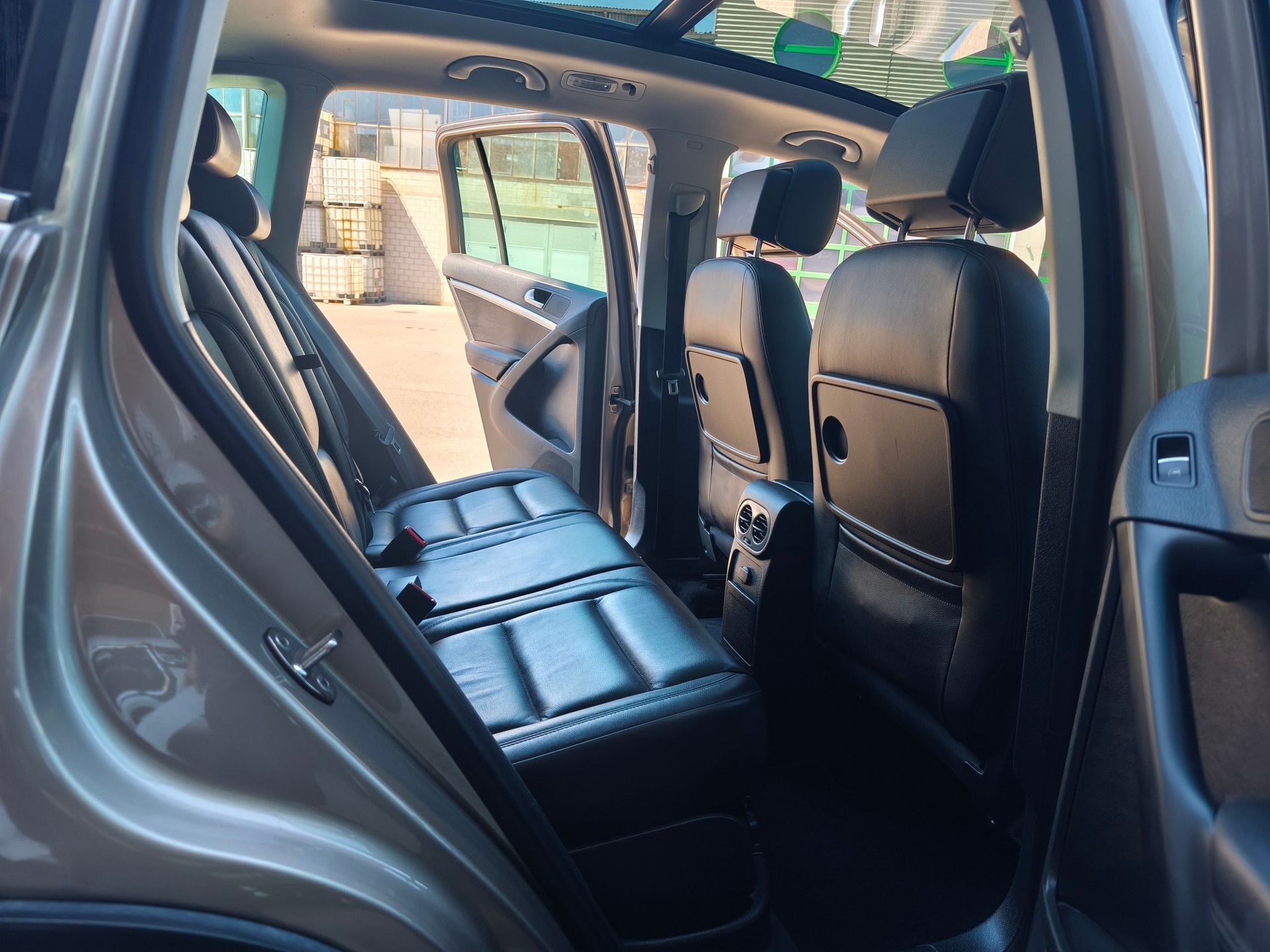 VW Tiguan 2.0 TDI BlueMotion Sport&Style 4Motion DSG-image-7