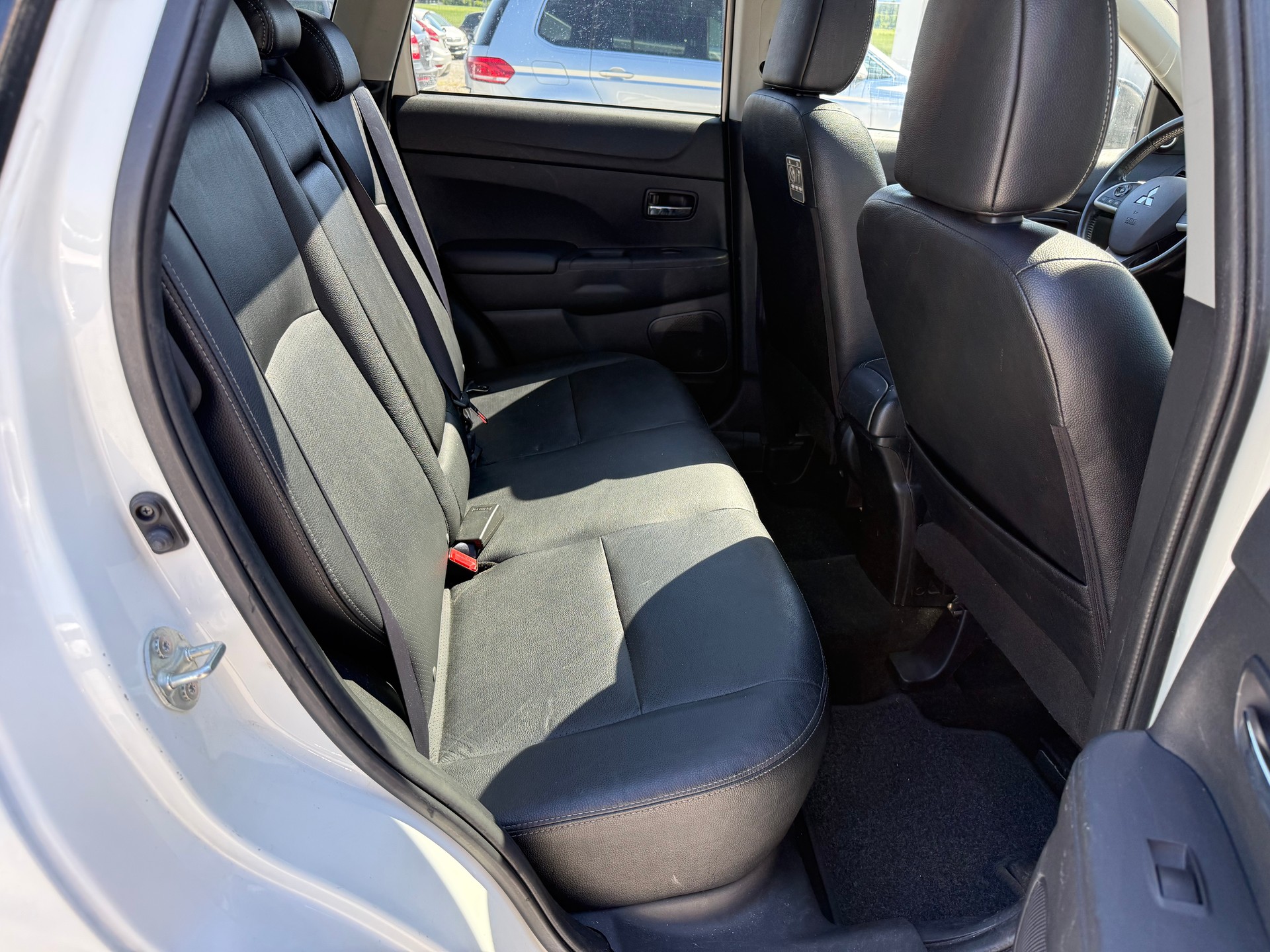MITSUBISHI ASX 2.2 DID Invite 4WD Automatic-image-7
