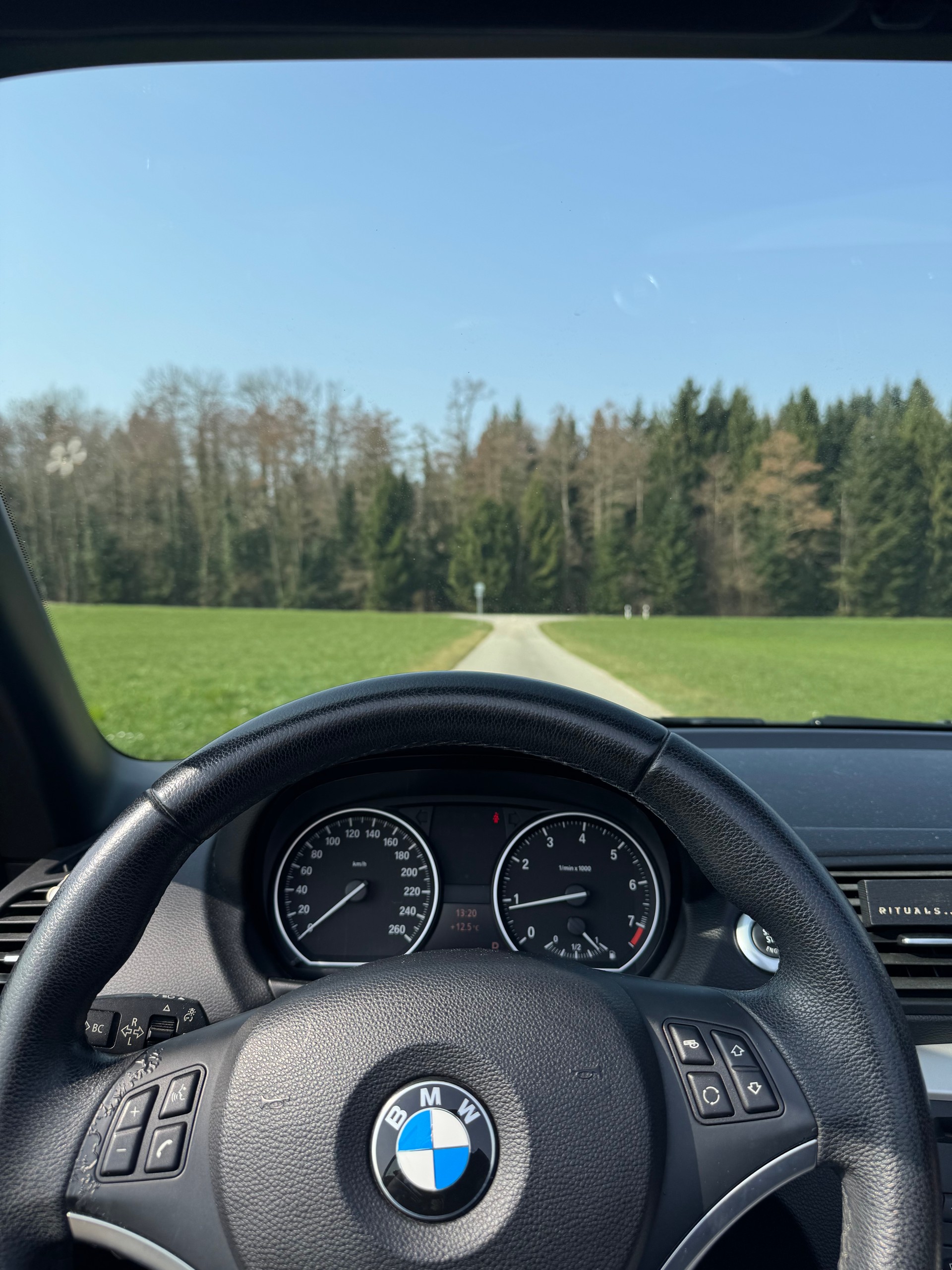 BMW 120i-image-6