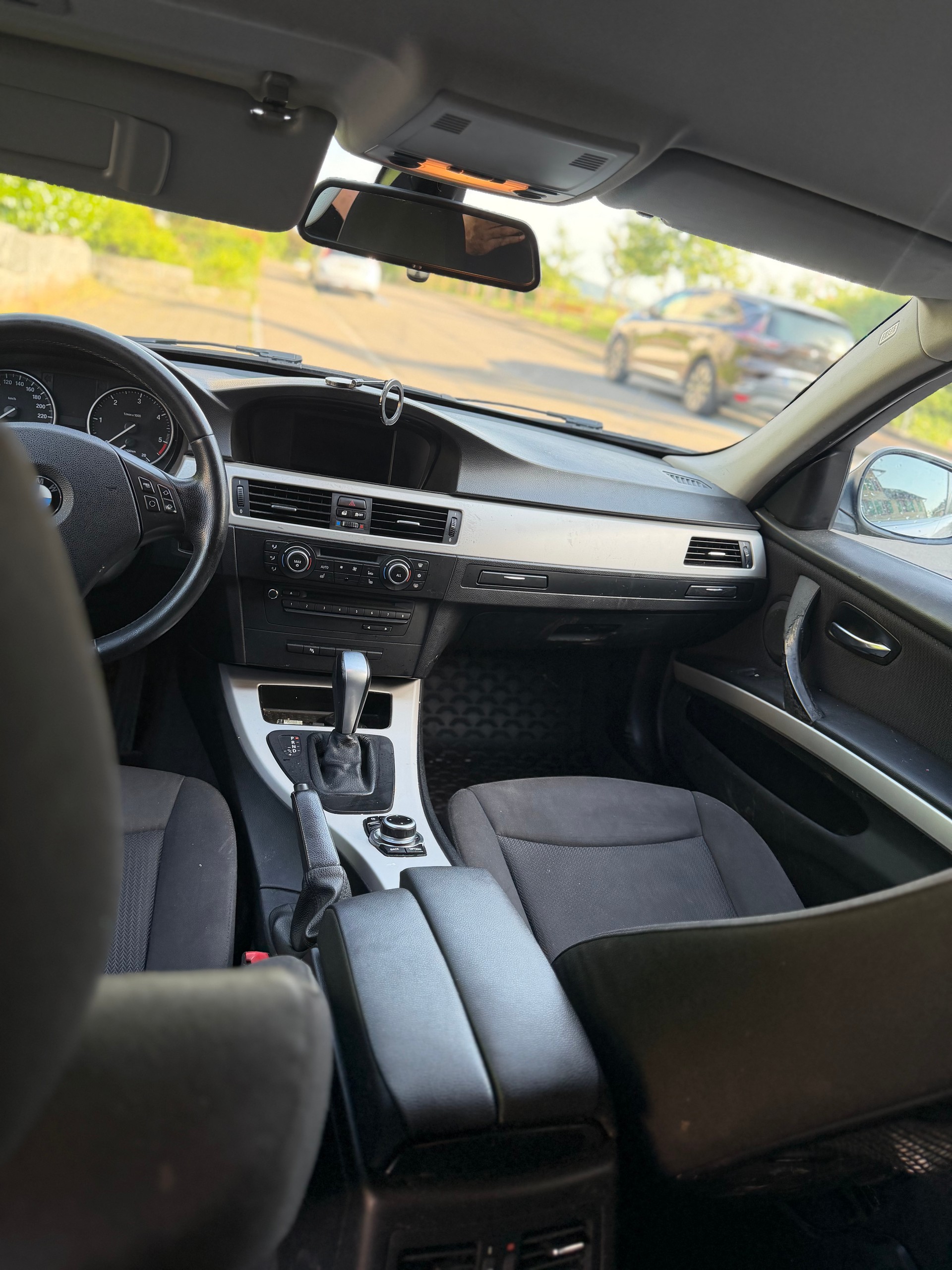 BMW 320d Touring Dynamic Edition Steptronic-image-6