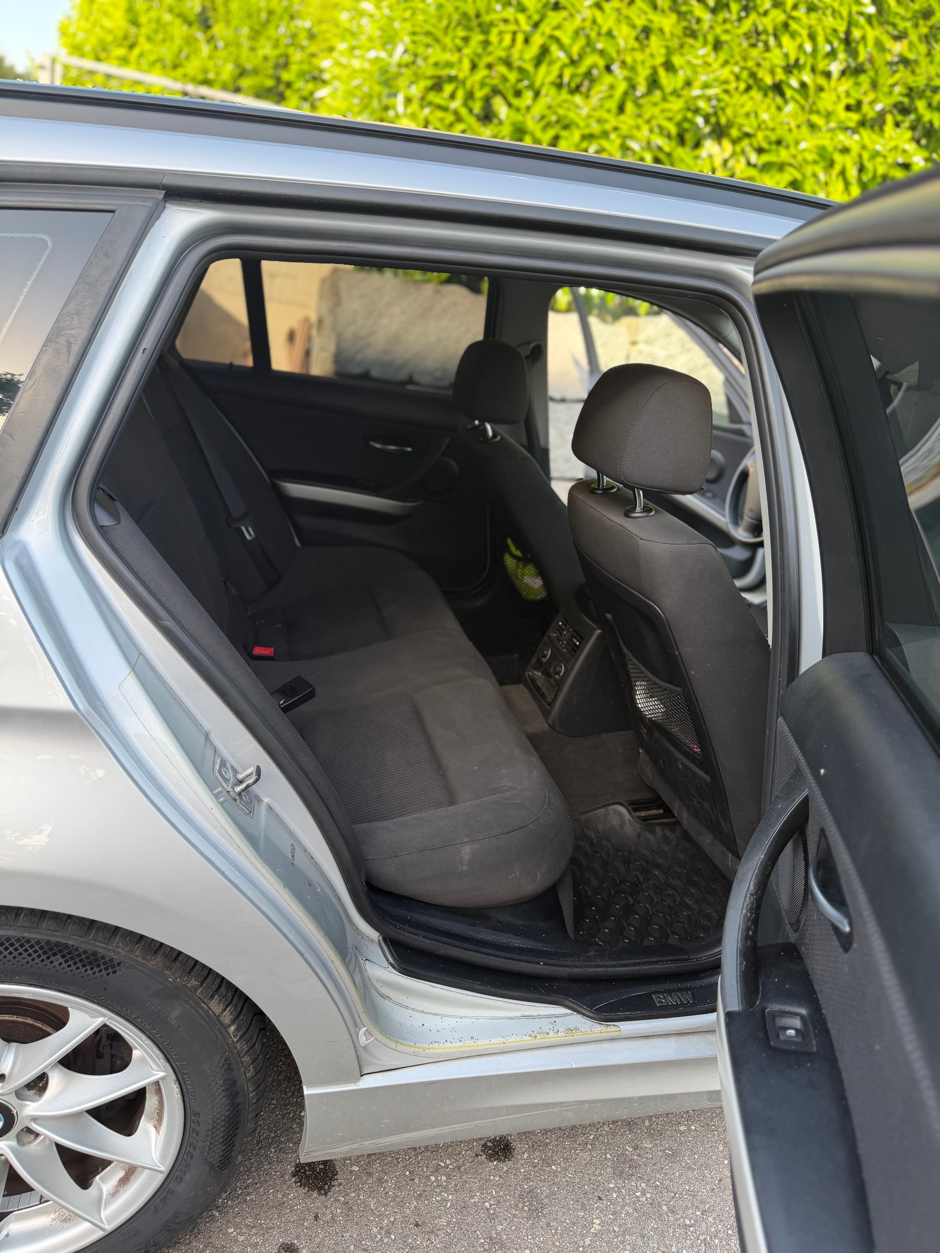 BMW 320d Touring Dynamic Edition Steptronic-image-12