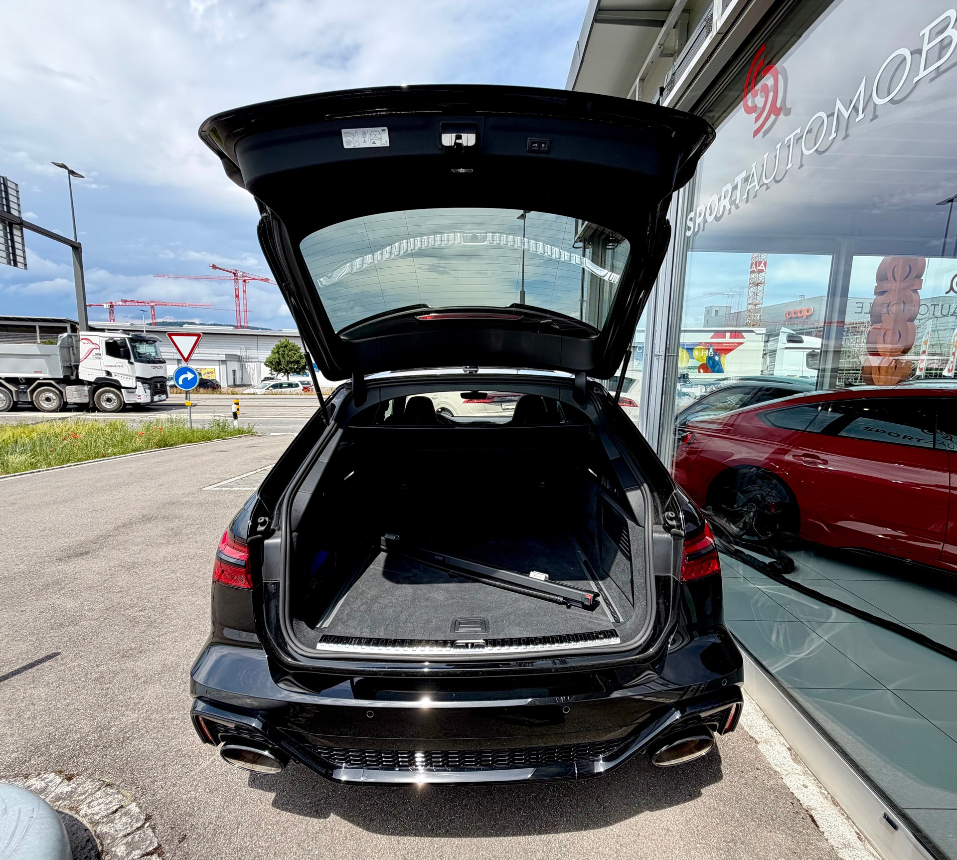 AUDI RS6 Avant 4.0 TFSI V8 quattro-image-12