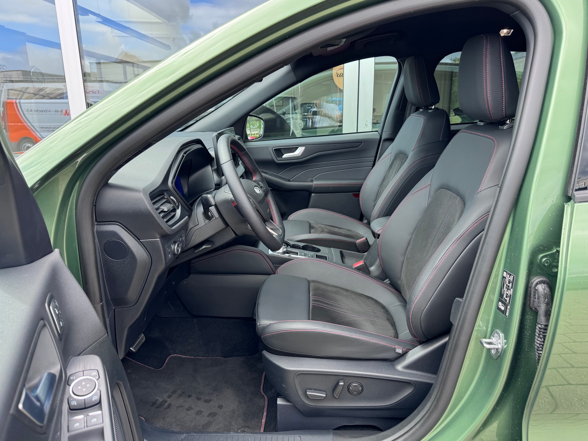 FORD Kuga 2.5 PHEV ST-Line X FWD+LED Scheinwerfer+Navigation+Bluetooth+Rückfahrkamera+Sitz-/Lenkradheizung+ACC+Fahrassistenz+-image-12