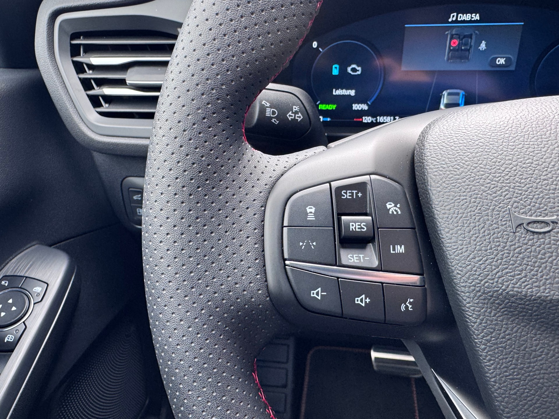 FORD Kuga 2.5 PHEV ST-Line X FWD+LED Scheinwerfer+Navigation+Bluetooth+Rückfahrkamera+Sitz-/Lenkradheizung+ACC+Fahrassistenz+-image-19