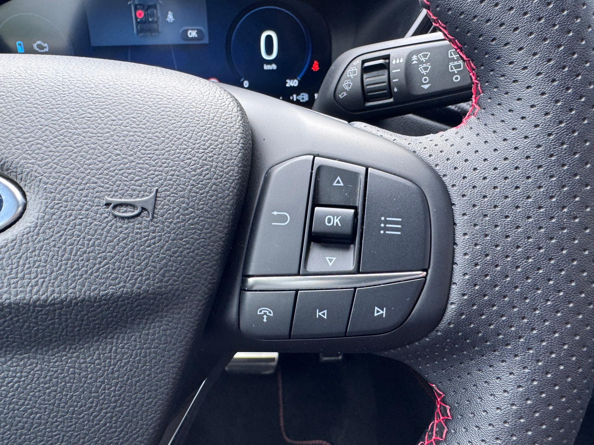 FORD Kuga 2.5 PHEV ST-Line X FWD+LED Scheinwerfer+Navigation+Bluetooth+Rückfahrkamera+Sitz-/Lenkradheizung+ACC+Fahrassistenz+-image-20