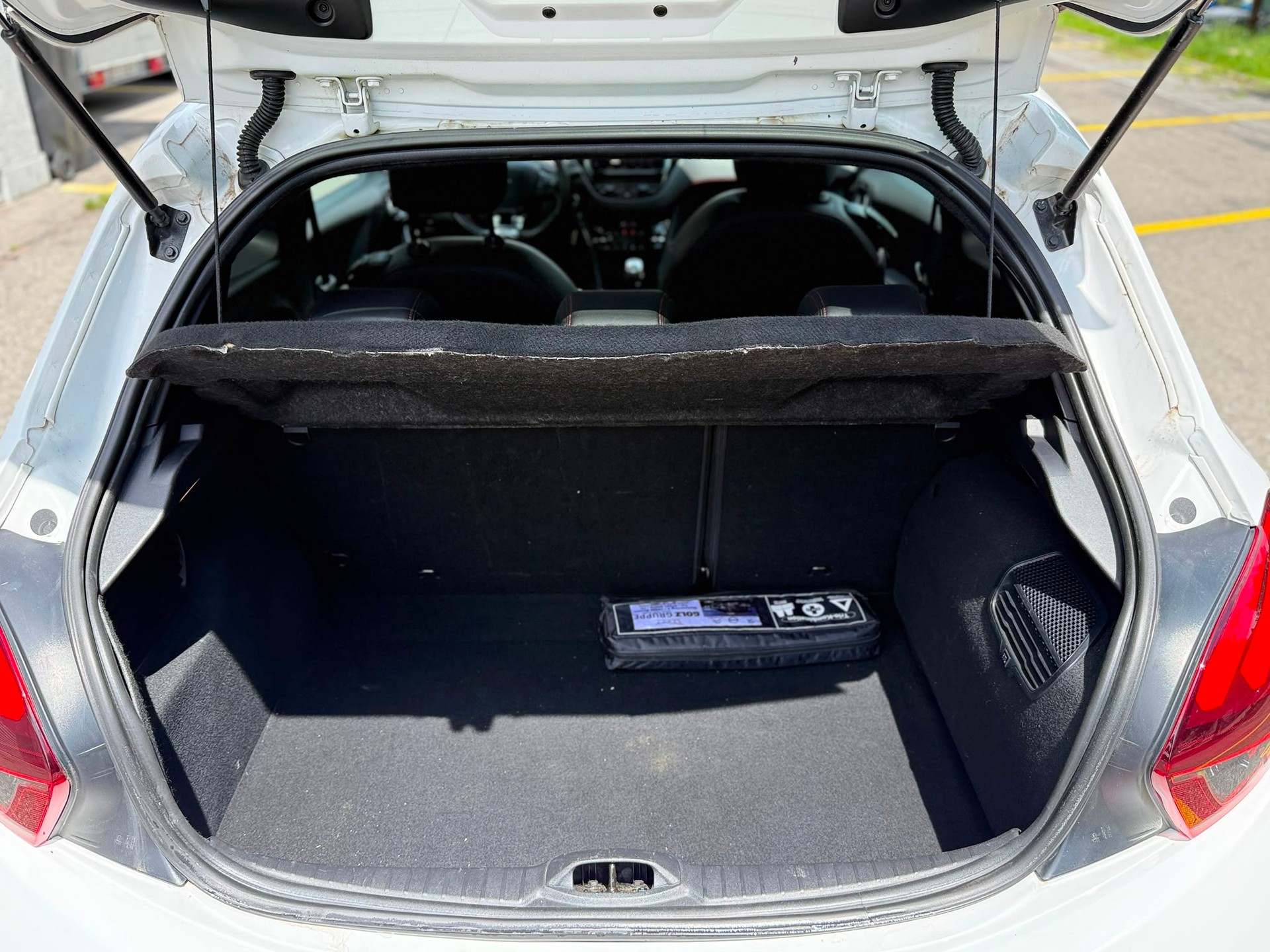 PEUGEOT 208 1.6 Turbo GTi-image-22