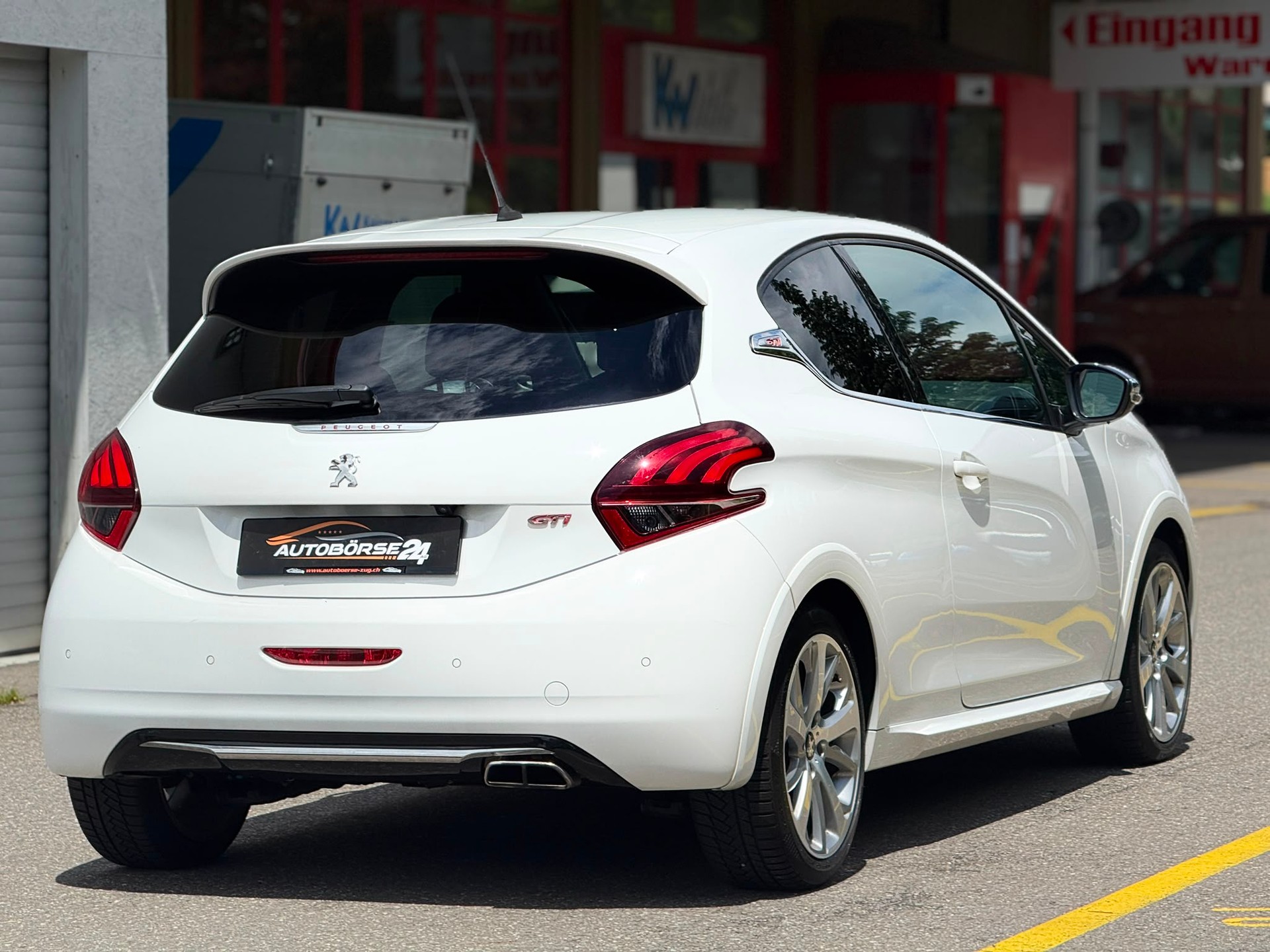 PEUGEOT 208 1.6 Turbo GTi-image-4
