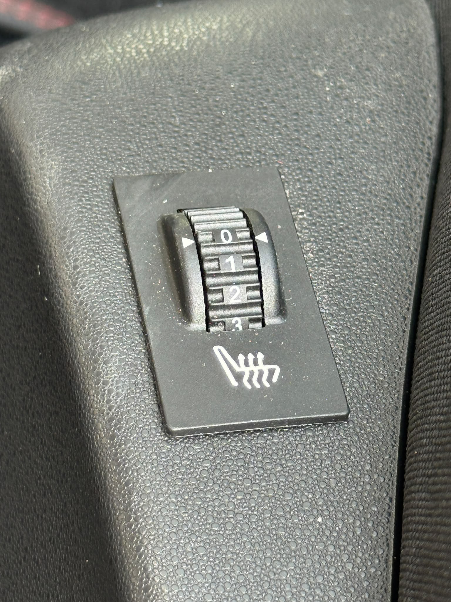 PEUGEOT 208 1.6 Turbo GTi-image-15