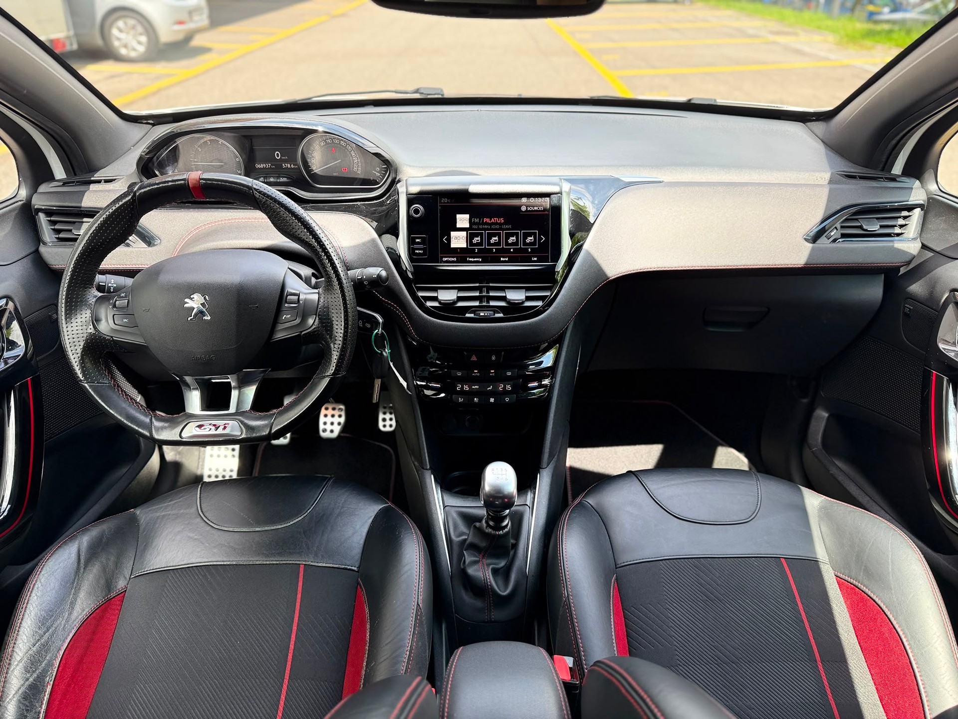 PEUGEOT 208 1.6 Turbo GTi-image-9