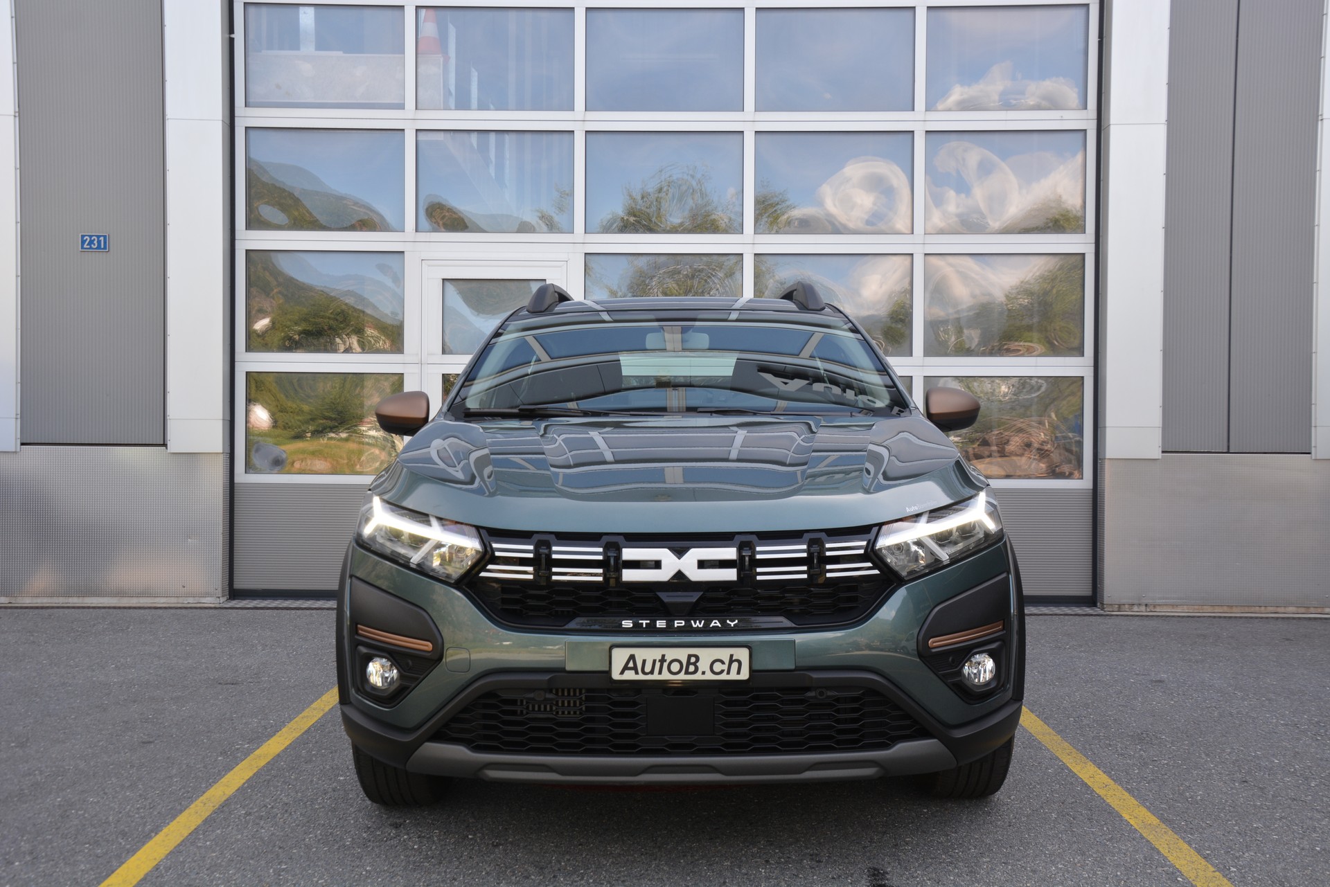DACIA Sandero Stepway TCe 90 Extreme+ CVT-image-2