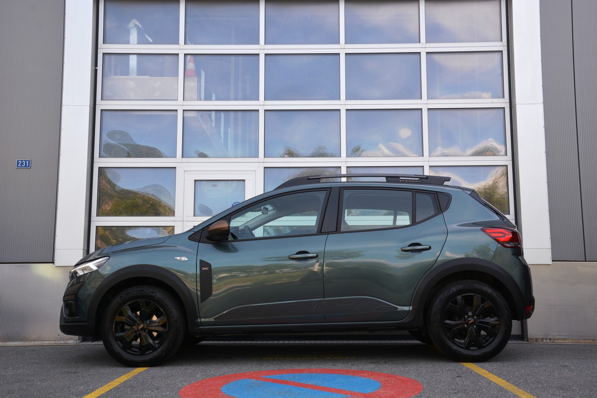 DACIA Sandero Stepway TCe 90 Extreme+ CVT-image-3