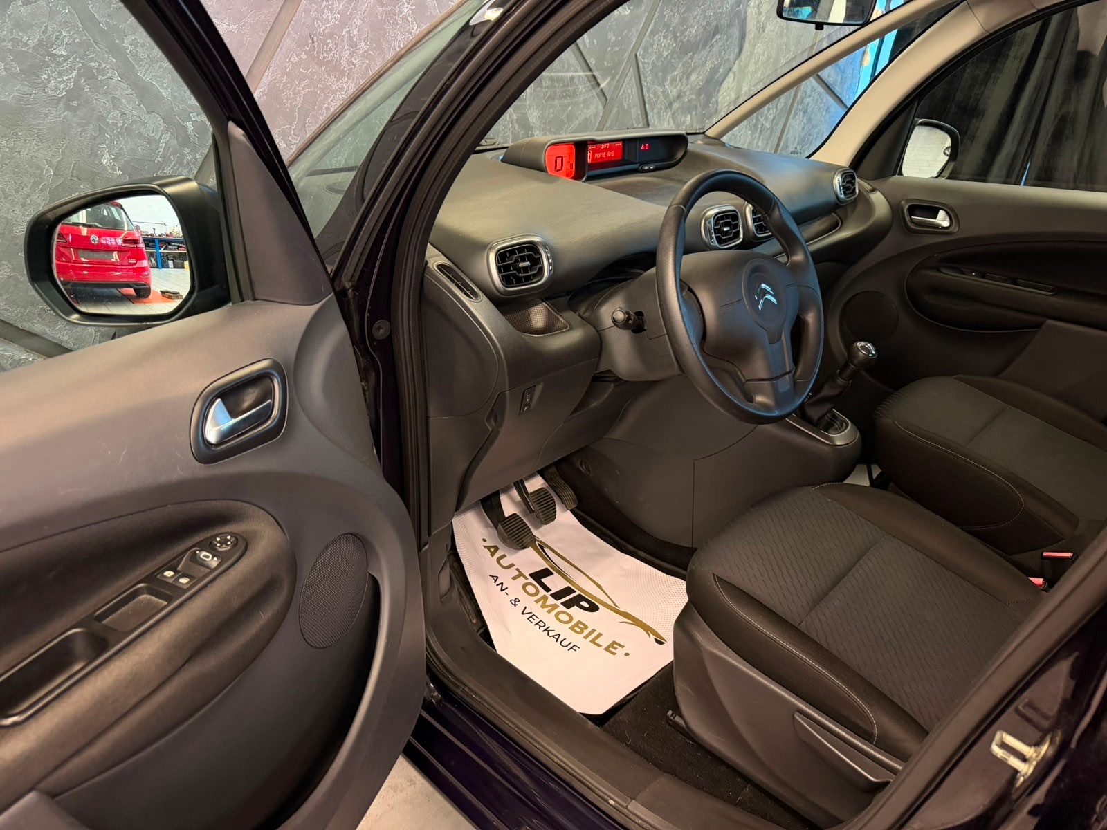 CITROEN C3 Picasso 1.4i 16V Attraction-image-10
