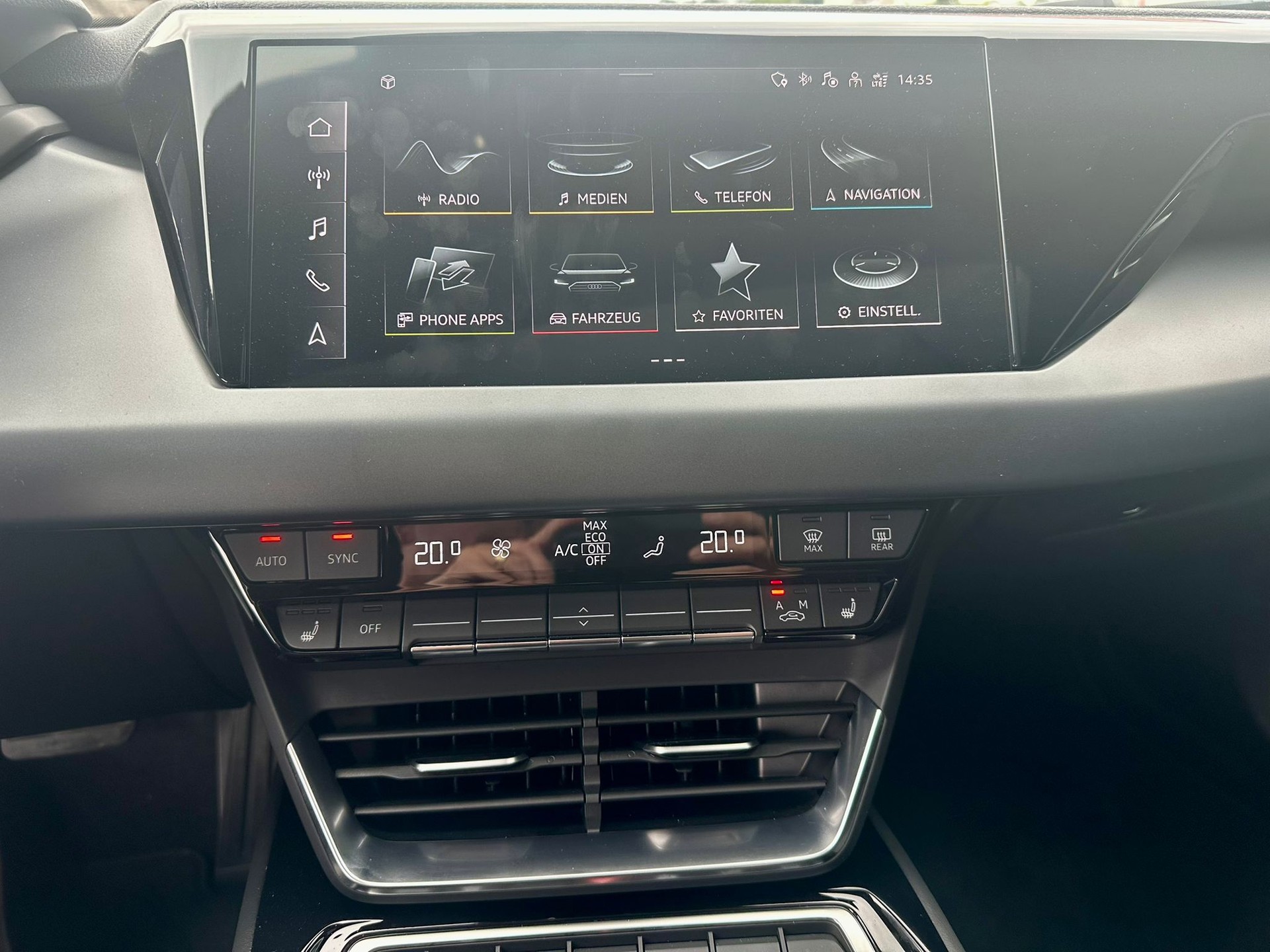 AUDI e-tron GT quattro-image-20