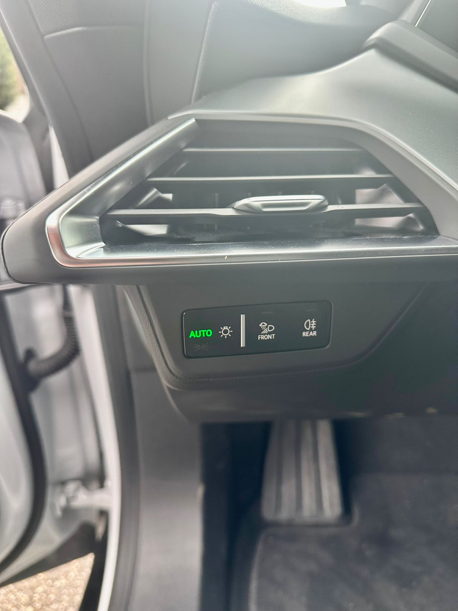 AUDI e-tron GT quattro-image-16