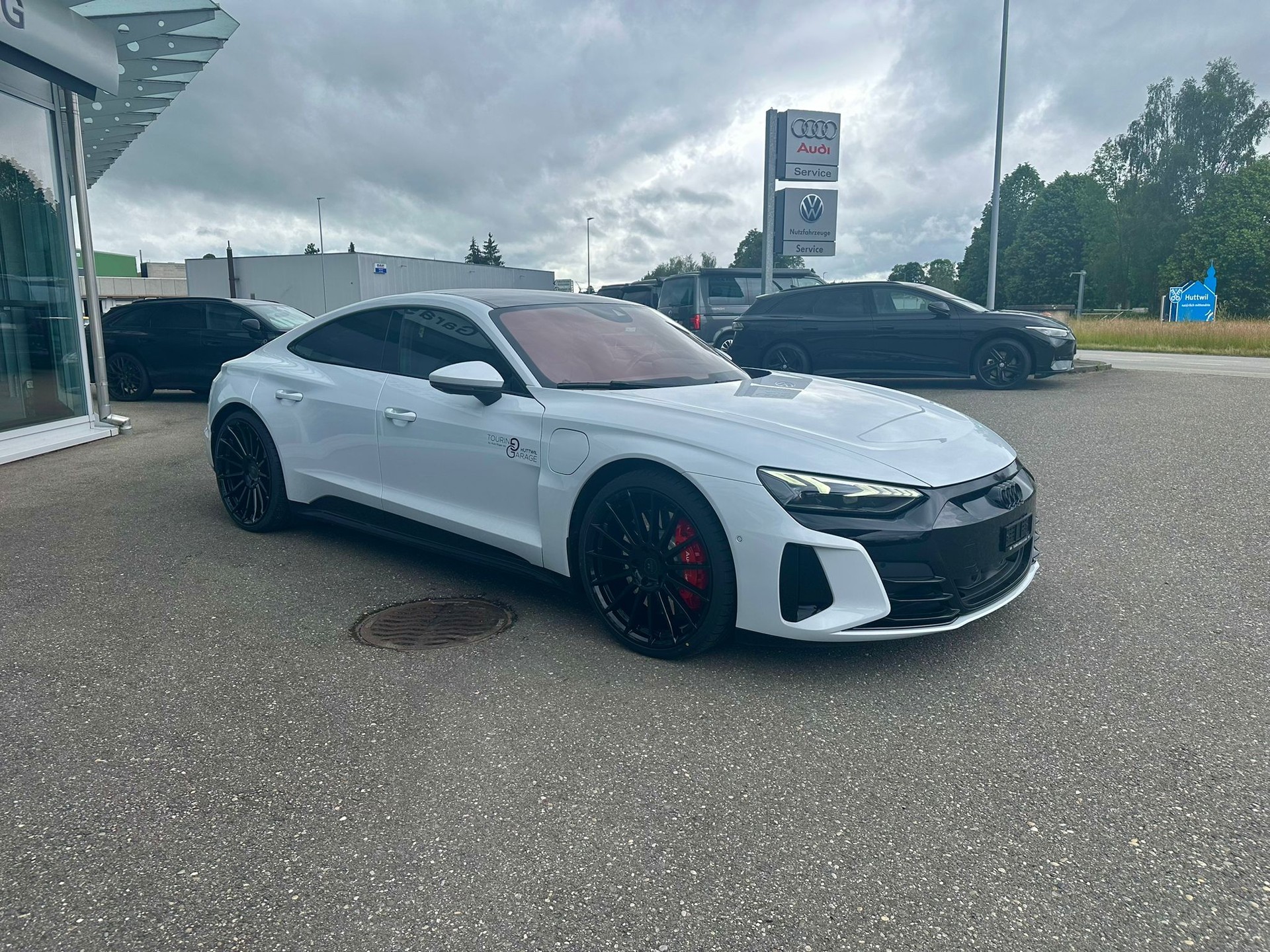 AUDI e-tron GT quattro-image-8