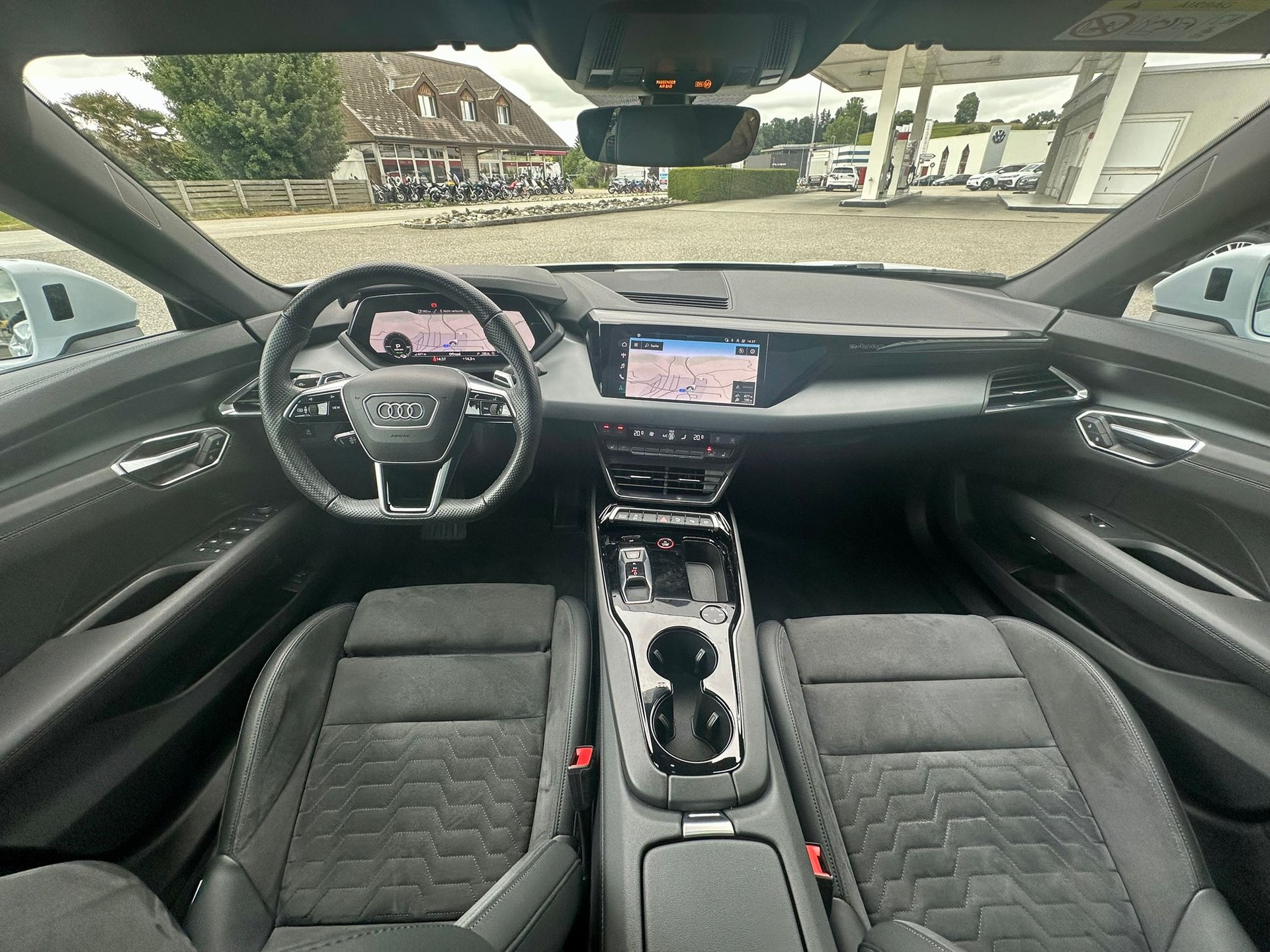AUDI e-tron GT quattro-image-24