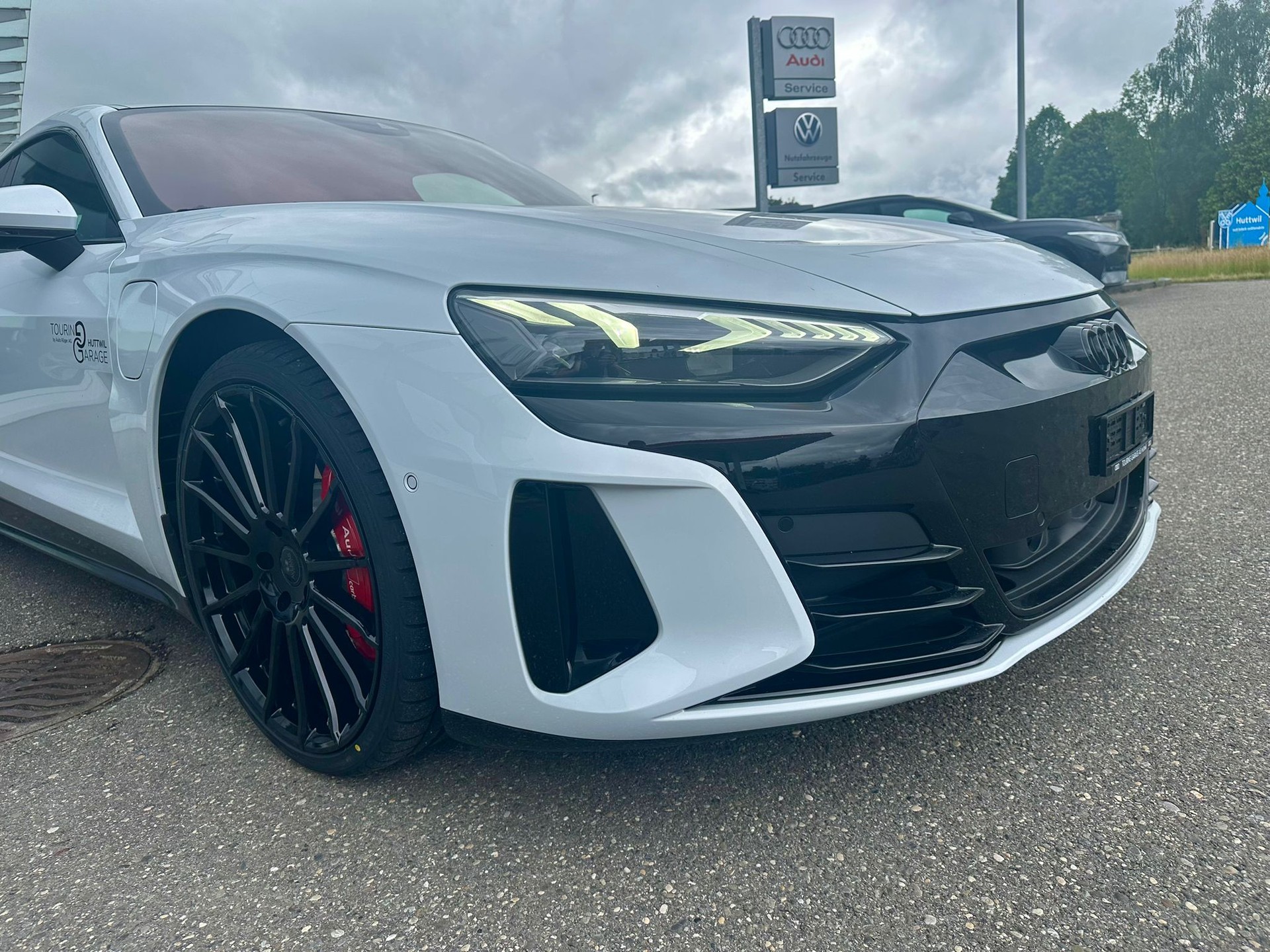 AUDI e-tron GT quattro-image-11