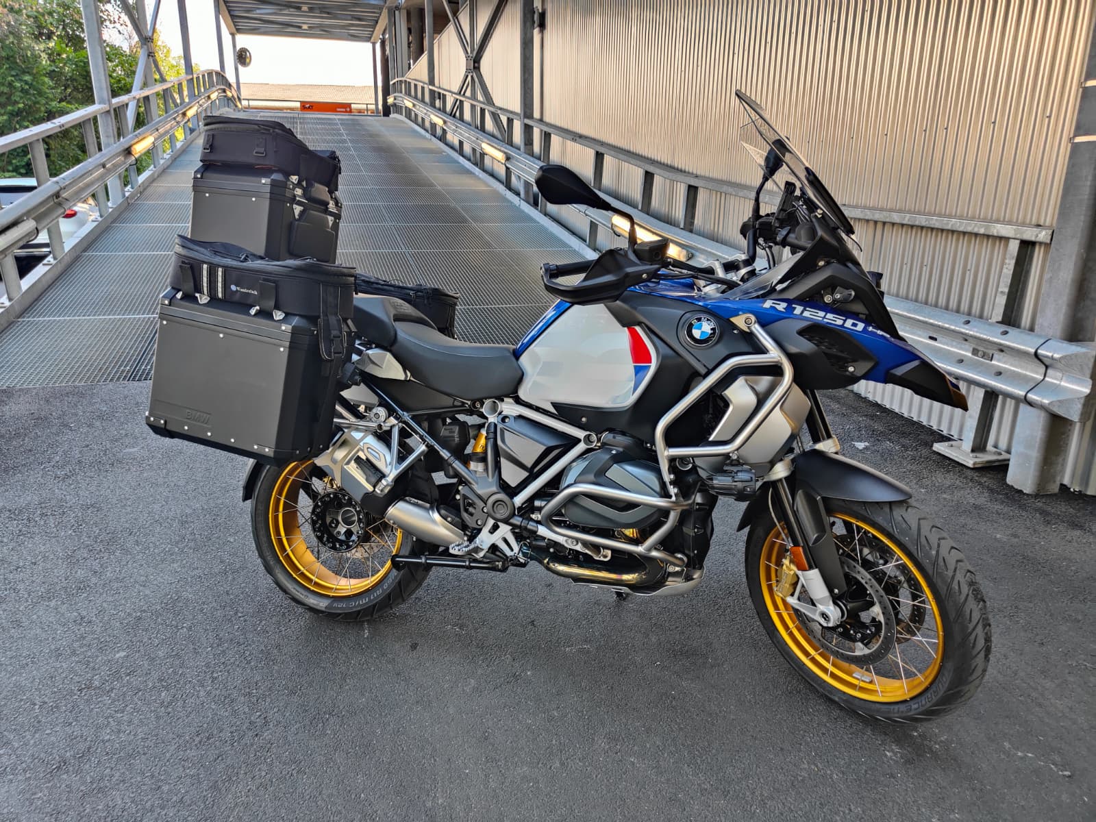 BMW R 1250 GS Adventure ABS-image-1