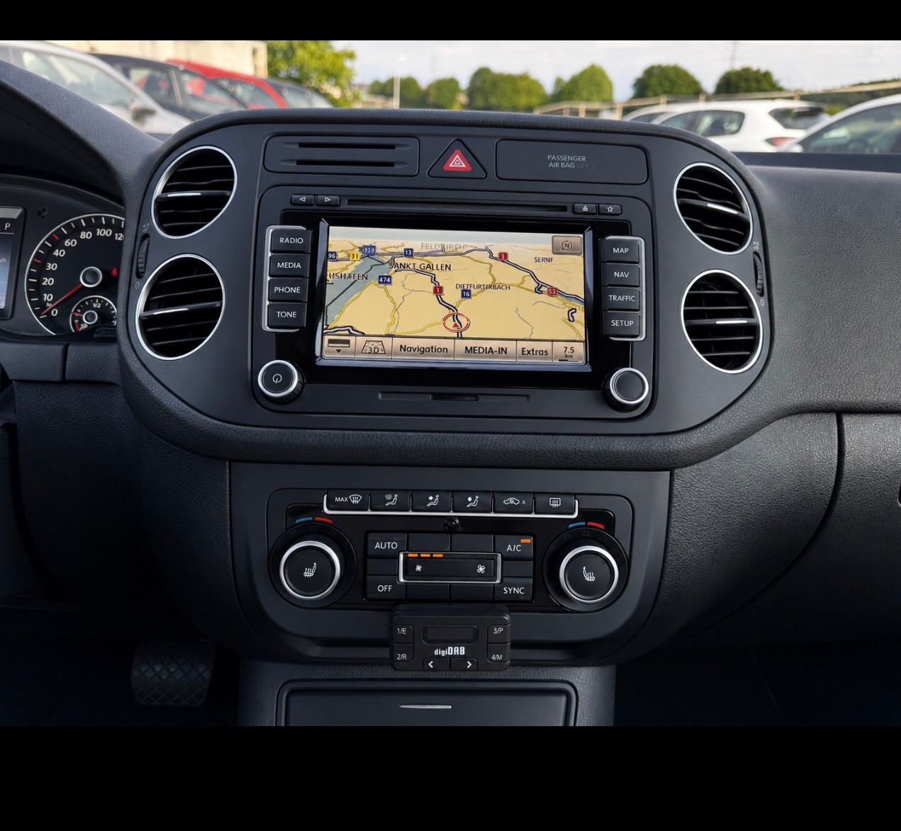VW Golf Plus 1.2 TSI Team DSG-image-10