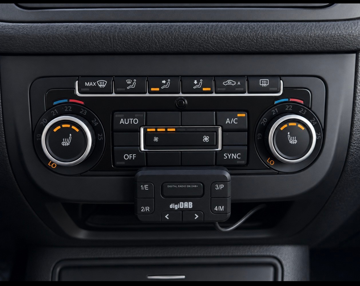 VW Golf Plus 1.2 TSI Team DSG-image-12
