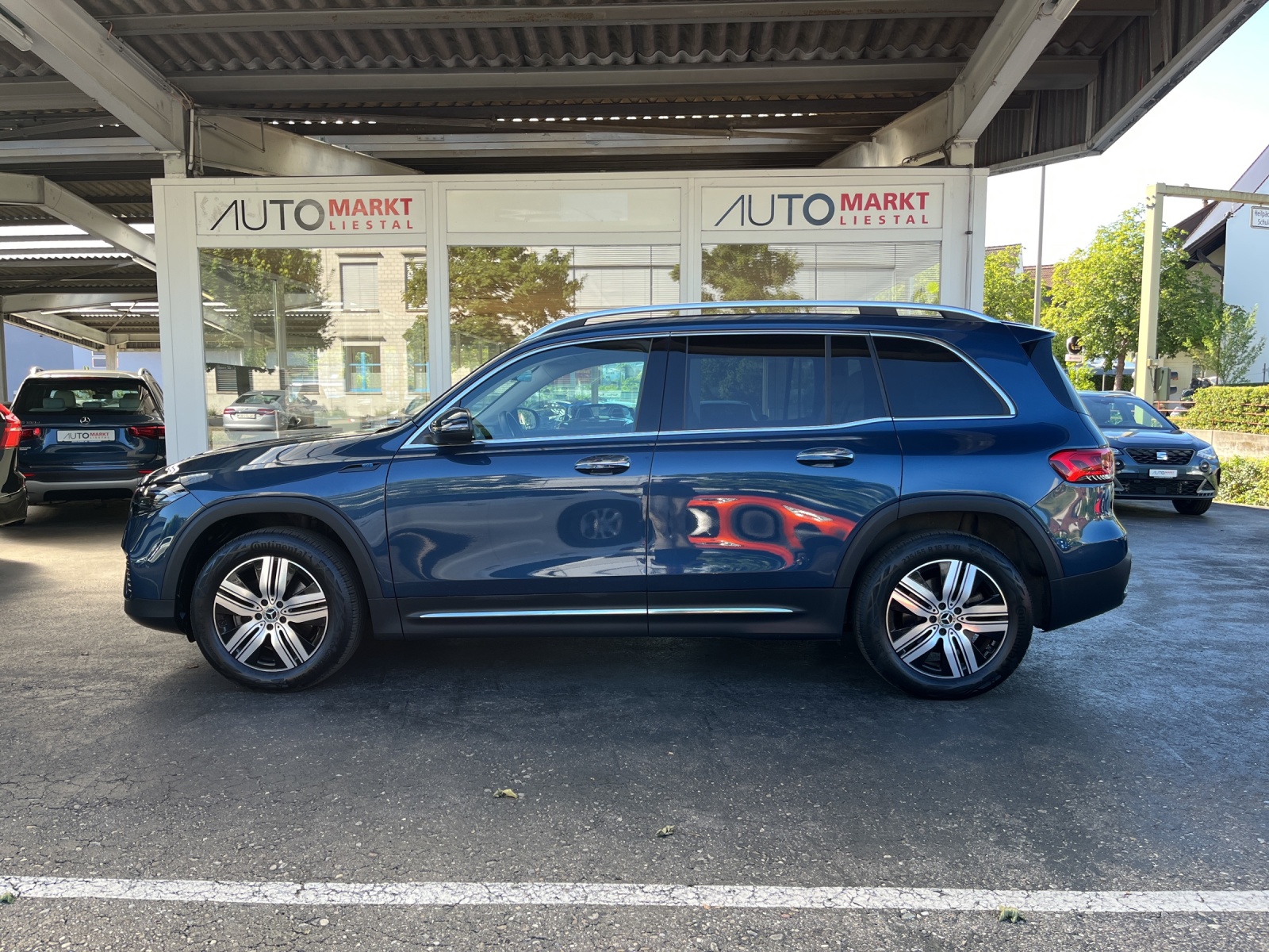 MERCEDES-BENZ EQB 300 4Matic-showroom-element-1