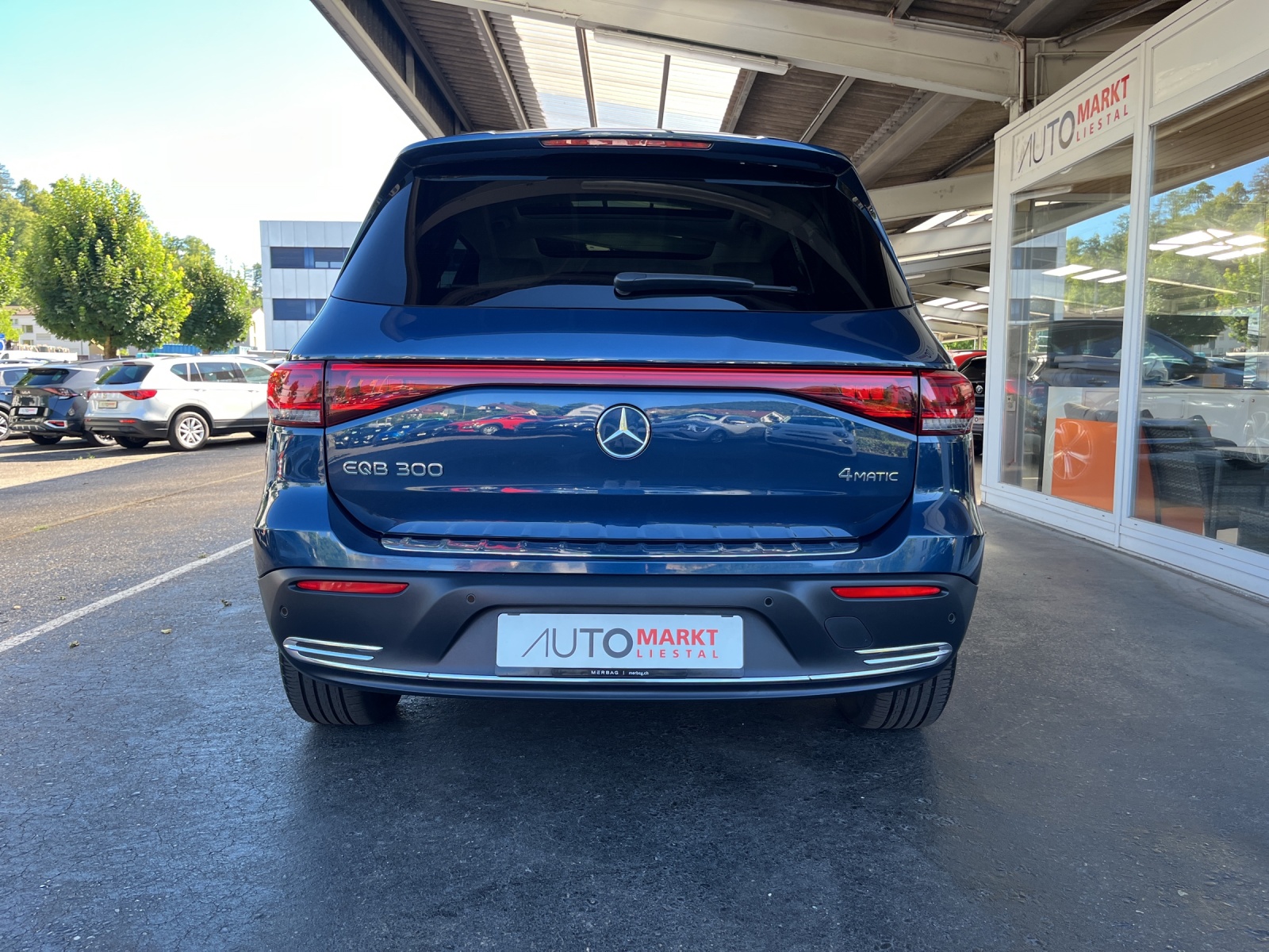 MERCEDES-BENZ EQB 300 4Matic-showroom-element-3