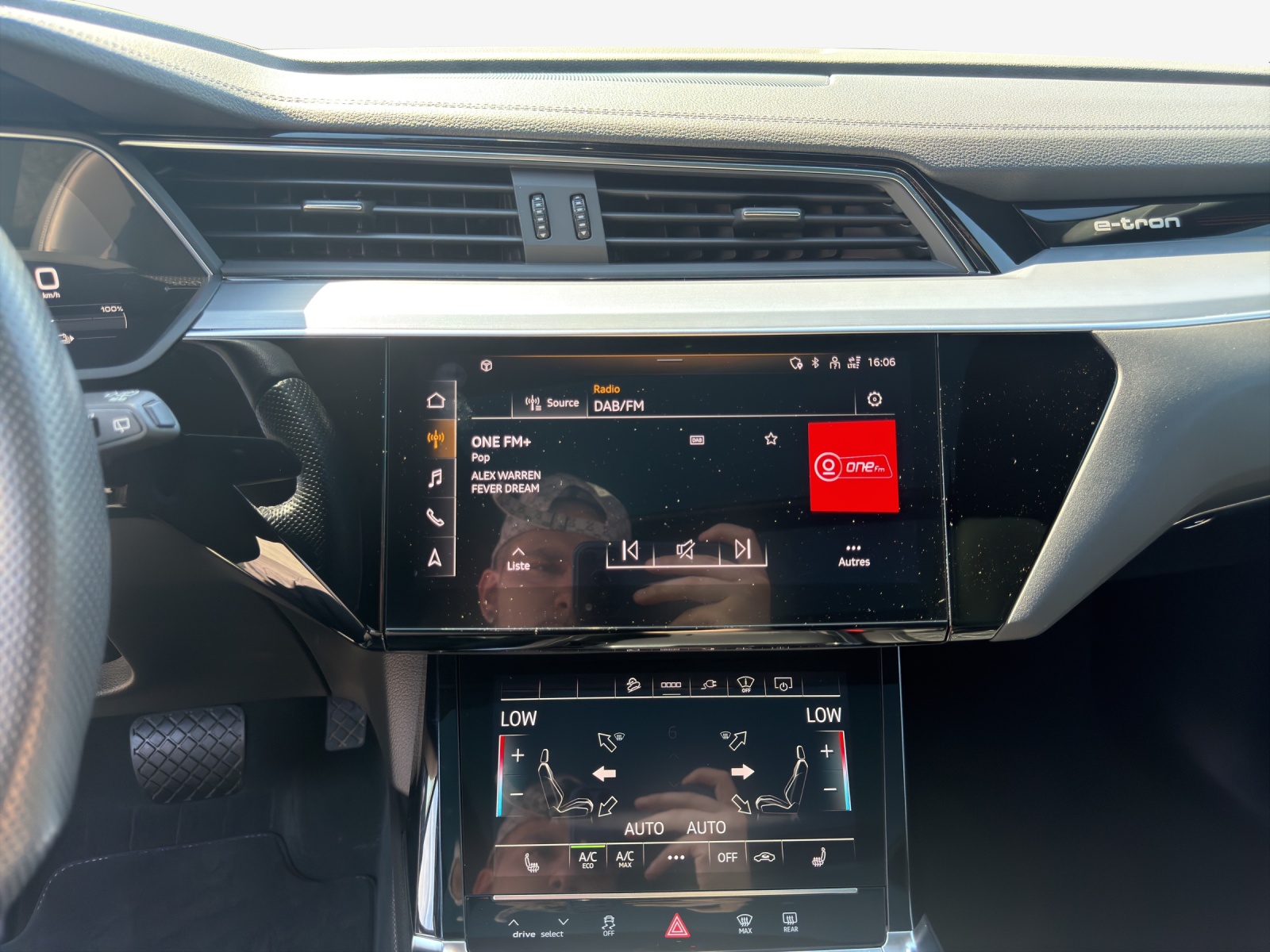 AUDI e-tron 55 S Line quattro-image-15