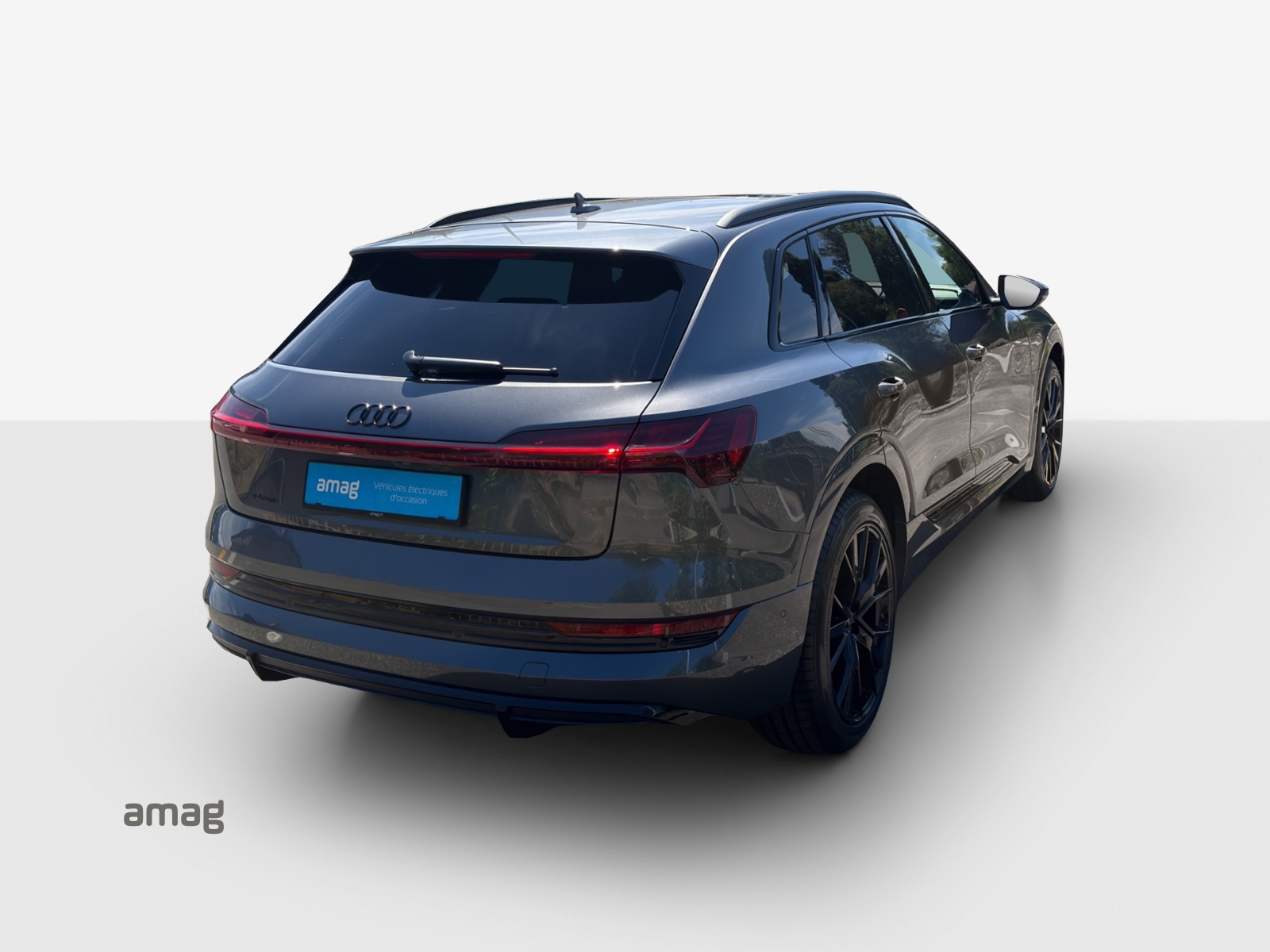 AUDI e-tron 55 S Line quattro-image-4