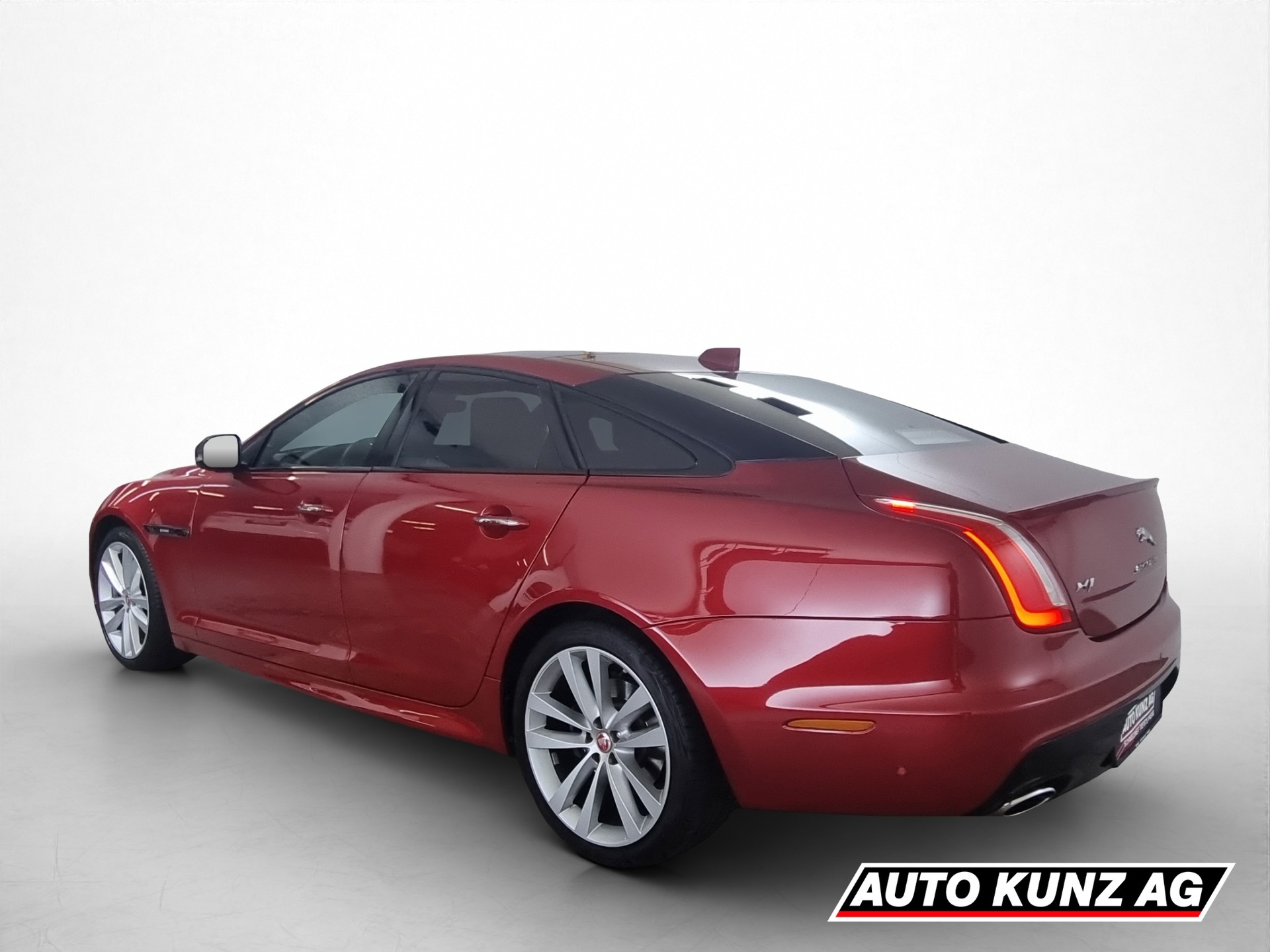 JAGUAR XJ R-Sport 3.0 V6 AWD-showroom-element-3