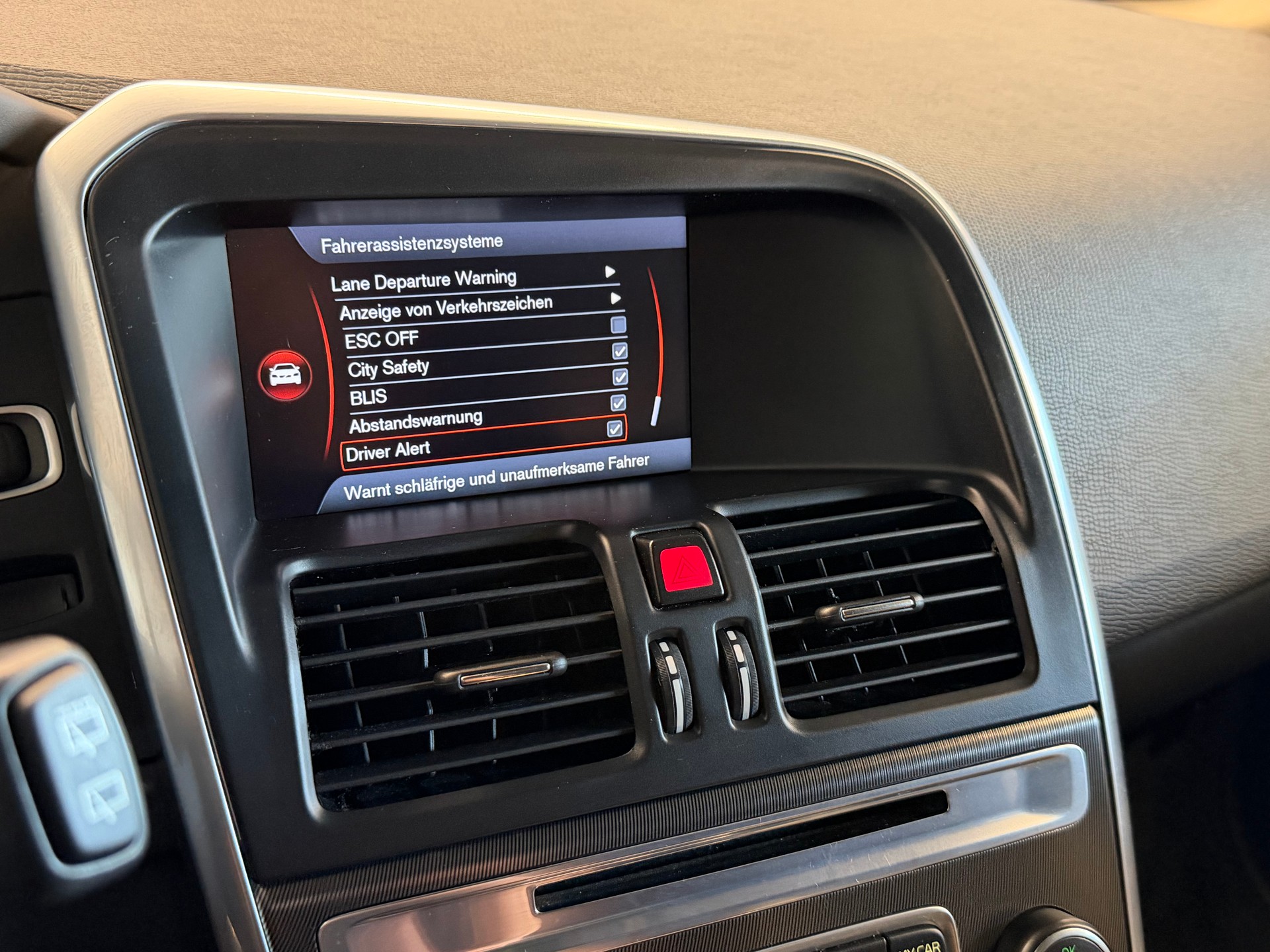 VOLVO XC60 D5 AWD R-Design 215 PS 4x4 Geartronic-image-20