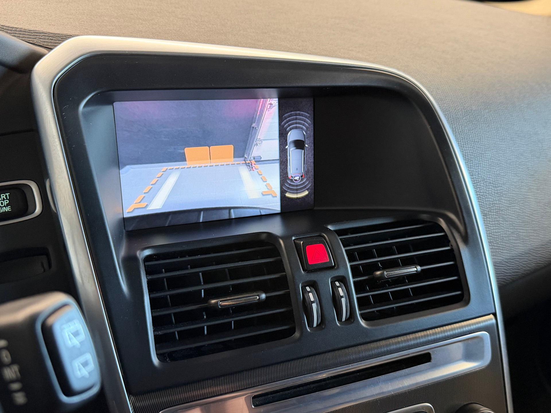 VOLVO XC60 D5 AWD R-Design 215 PS 4x4 Geartronic-image-18
