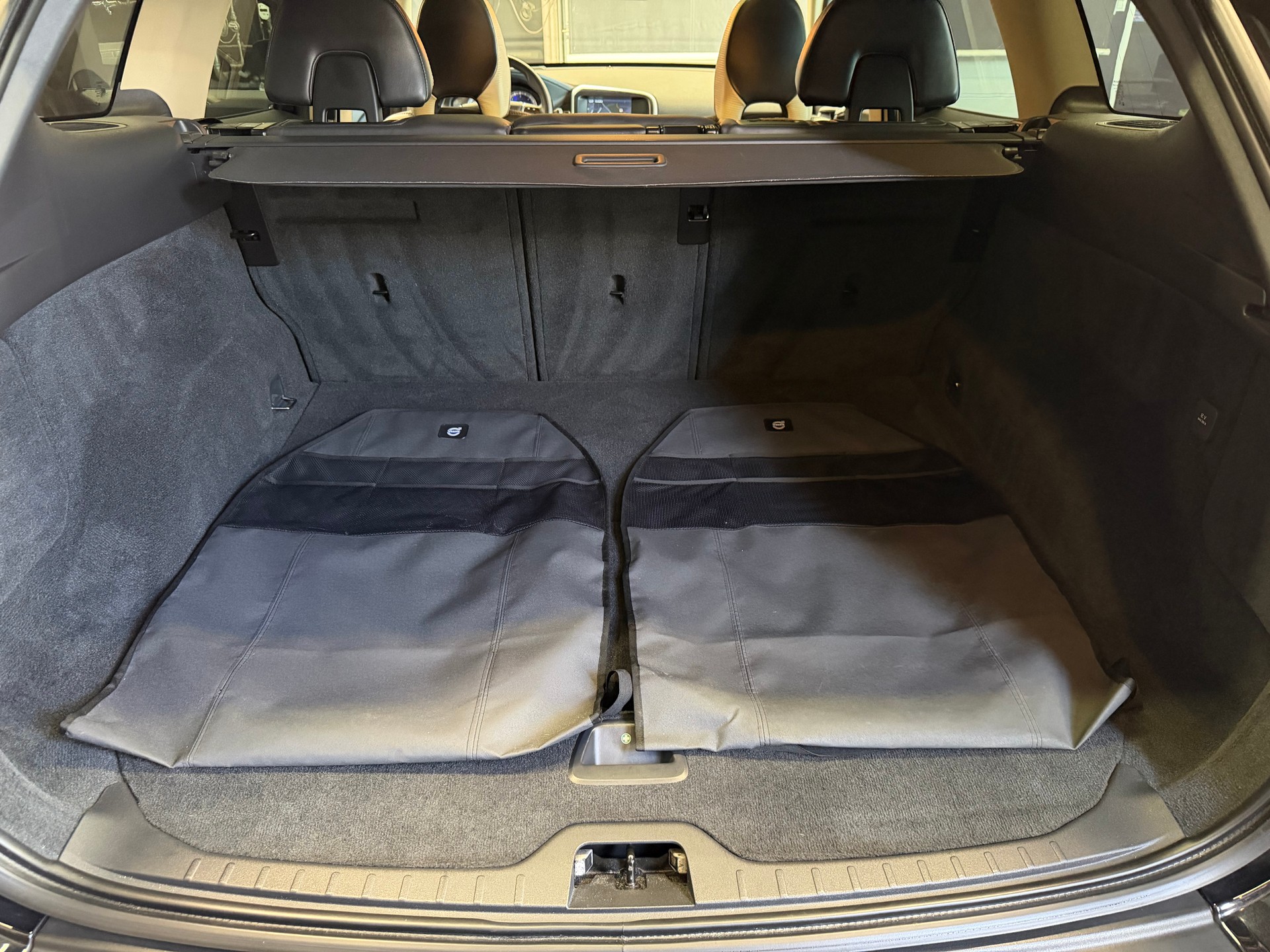VOLVO XC60 D5 AWD R-Design 215 PS 4x4 Geartronic-image-26