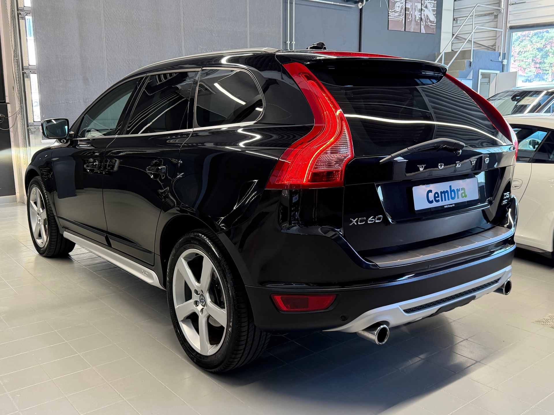 VOLVO XC60 D5 AWD R-Design 215 PS 4x4 Geartronic-image-4