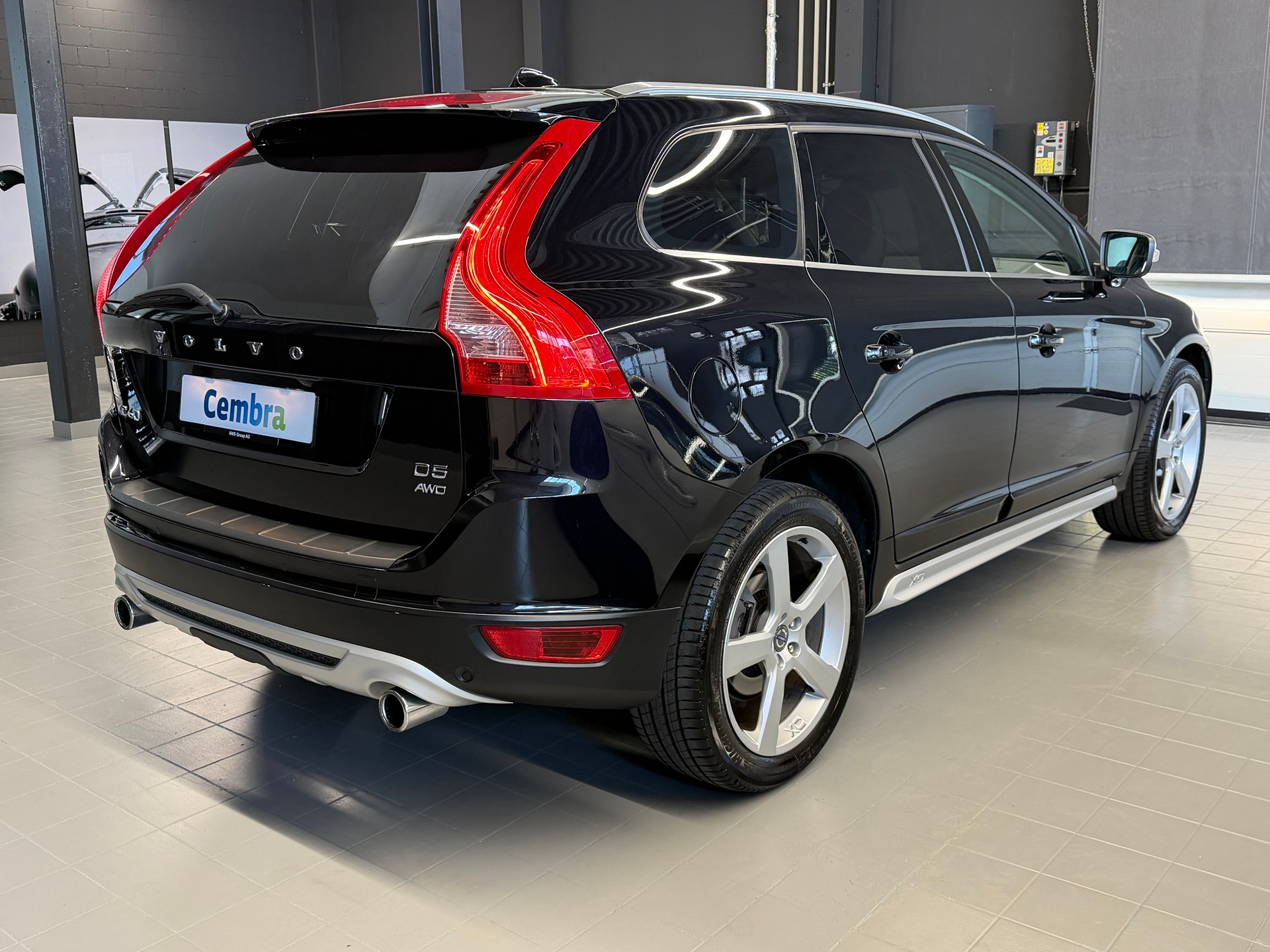 VOLVO XC60 D5 AWD R-Design 215 PS 4x4 Geartronic-image-6