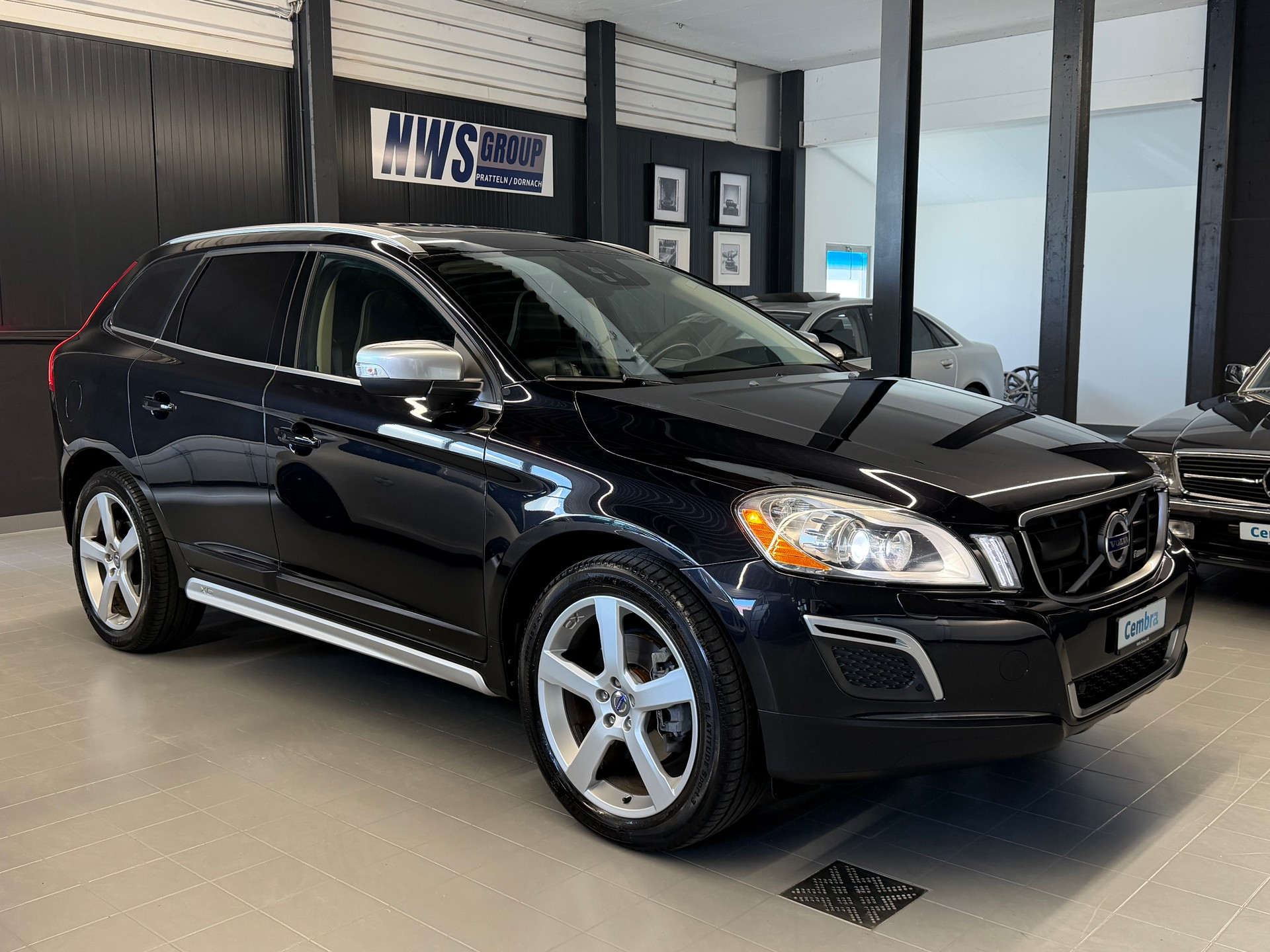 VOLVO XC60 D5 AWD R-Design 215 PS 4x4 Geartronic-showroom-element-1