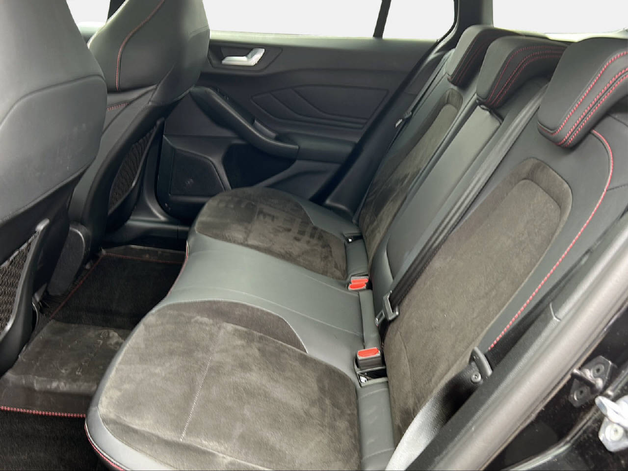FORD Focus Station Wagon 2.3 EcoB ST X-image-4
