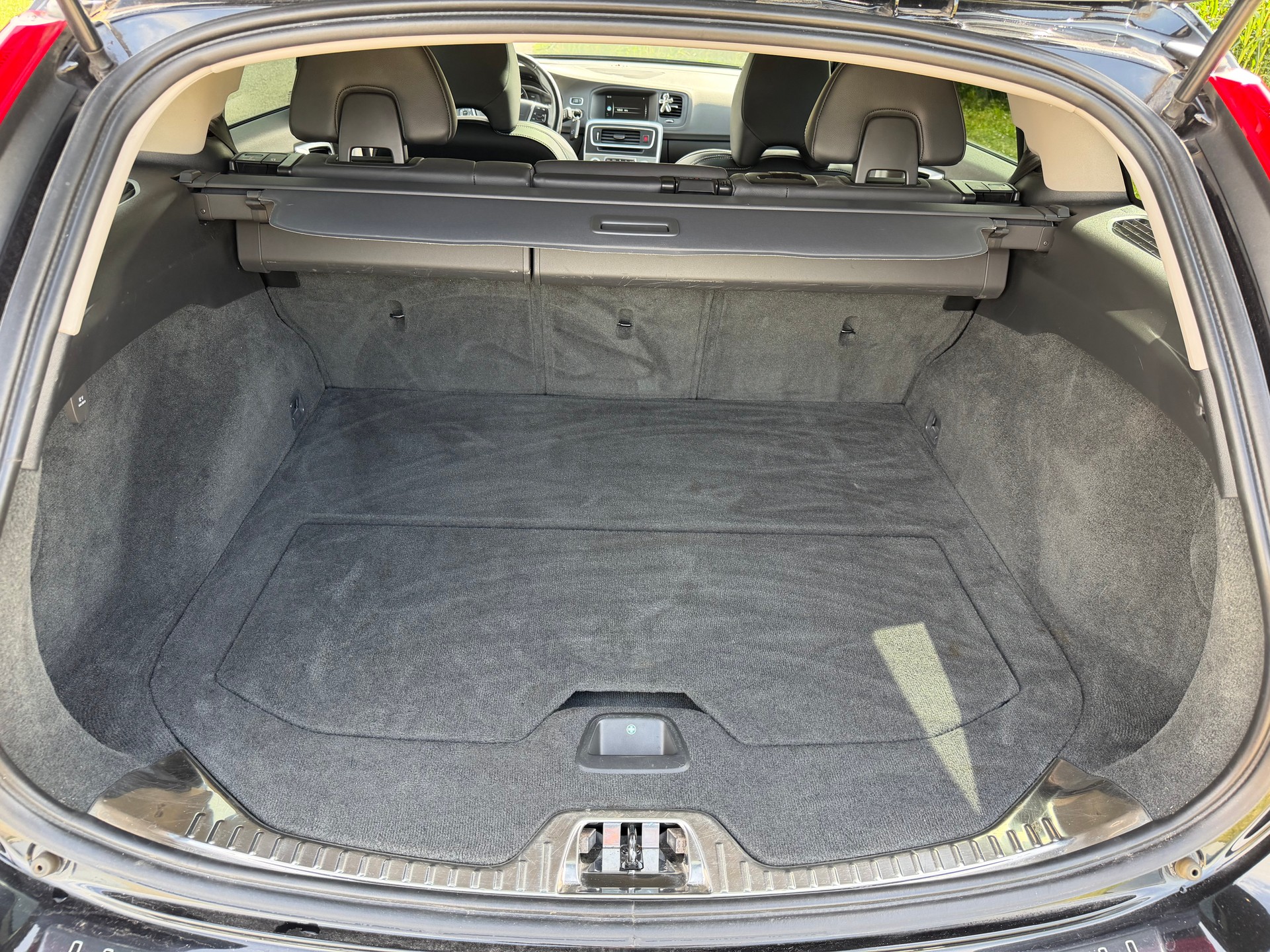 VOLVO V60 D4 AWD Summum Geartronic-image-11