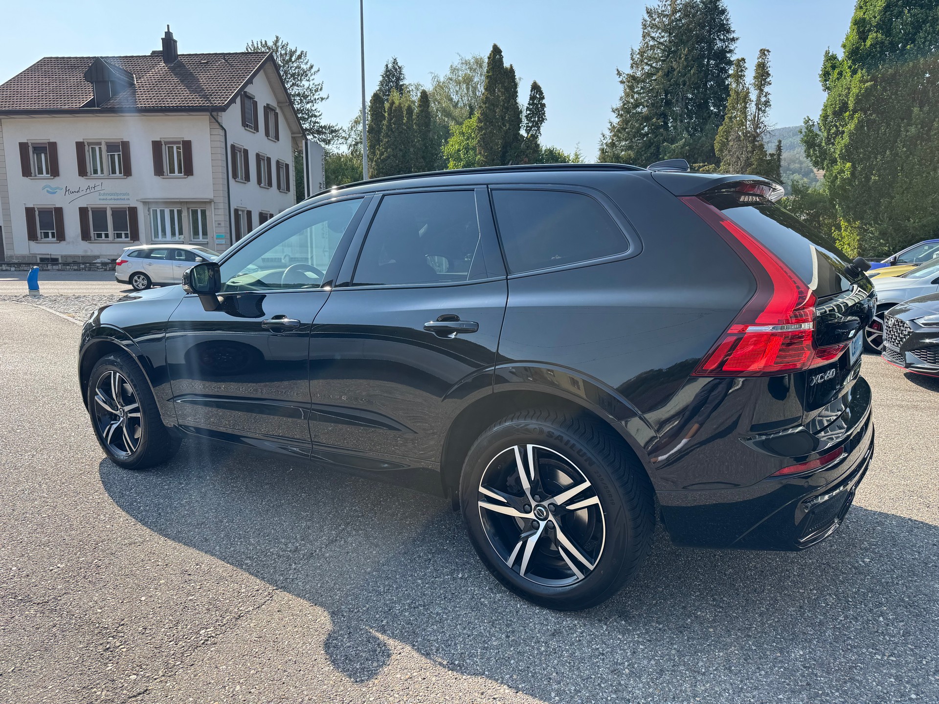 VOLVO XC60 B4 Diesel Mild Hybrid AWD R-Design Geartronic-image-8