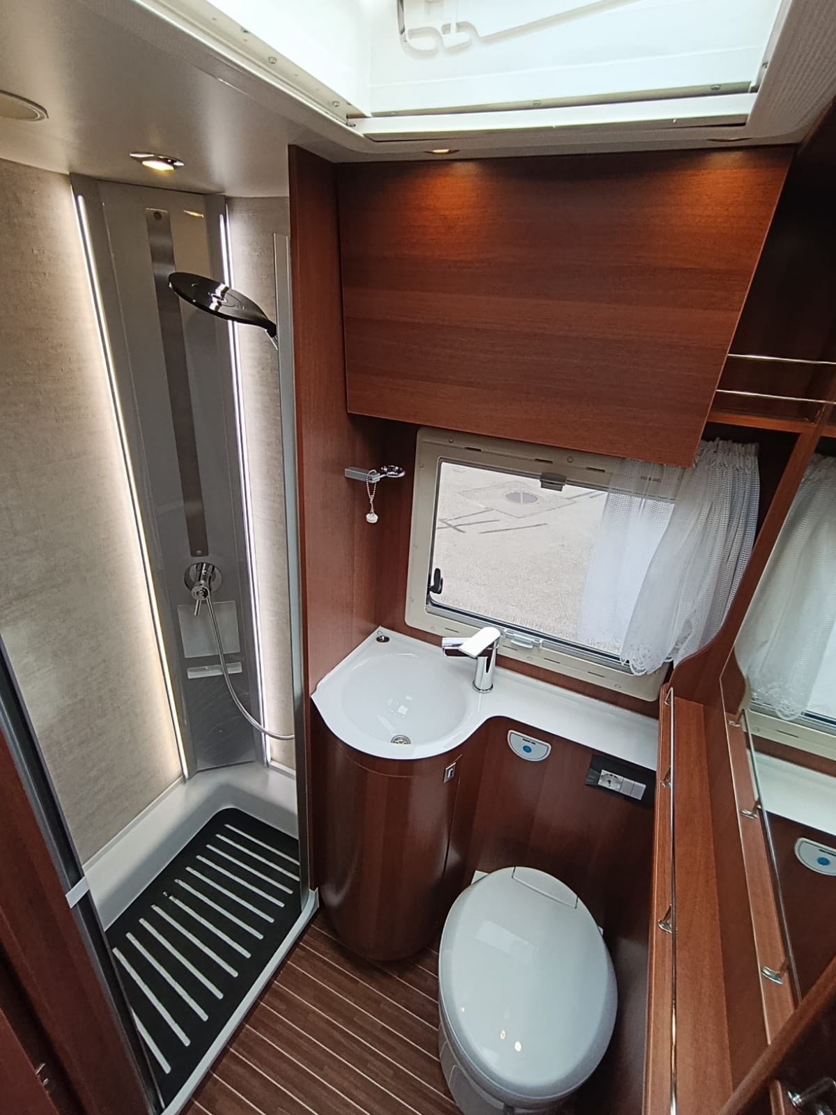 RIMOR Super Brig 689 TC ***das ultimative Familien-Wohnmobil der Oberklasse***-image-19